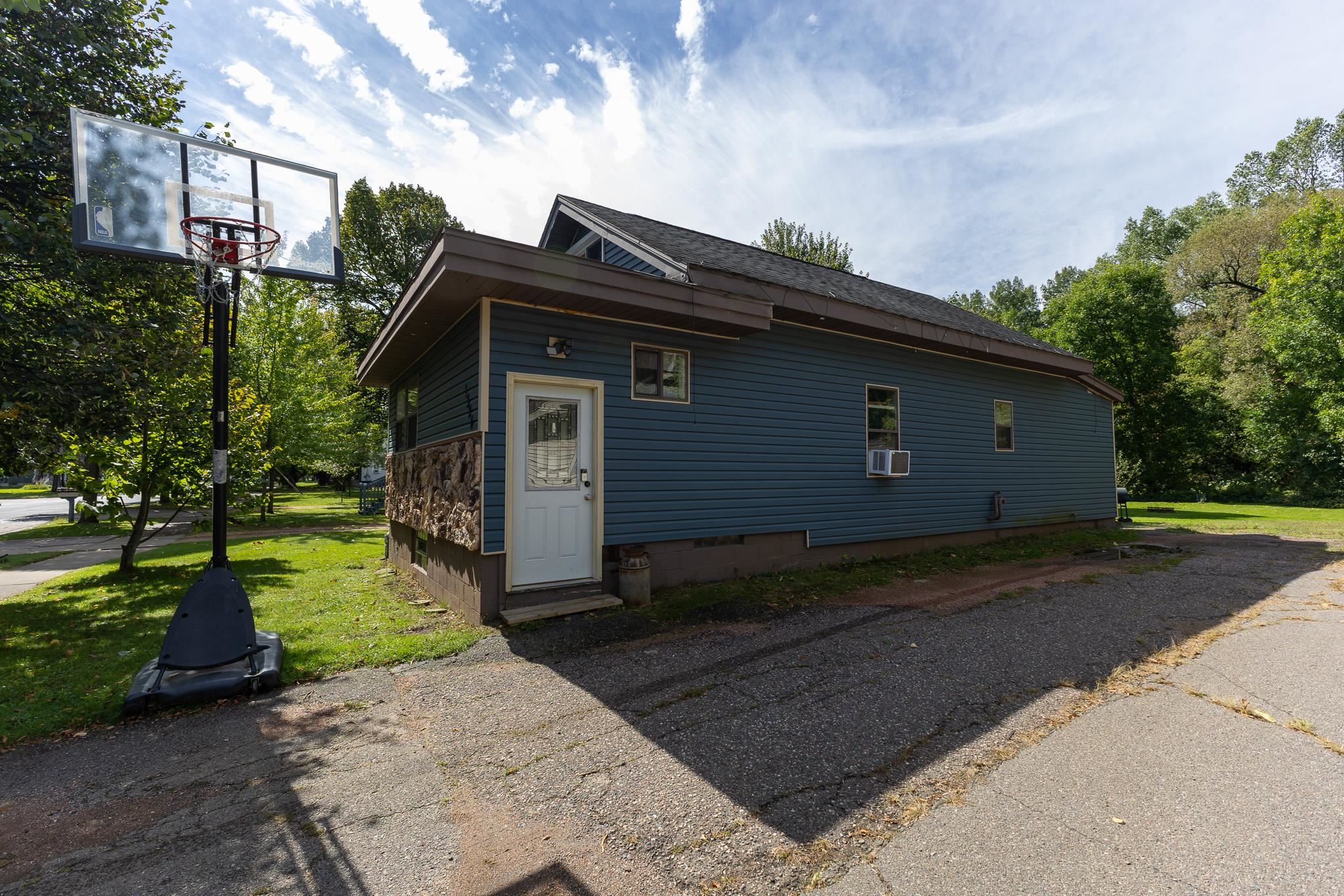 1324 S 3RD AVENUE, Wausau, Wisconsin 54401, 3 Bedrooms Bedrooms, ,1 BathroomBathrooms,Residential,For Sale,1324 S 3RD AVENUE,22604634