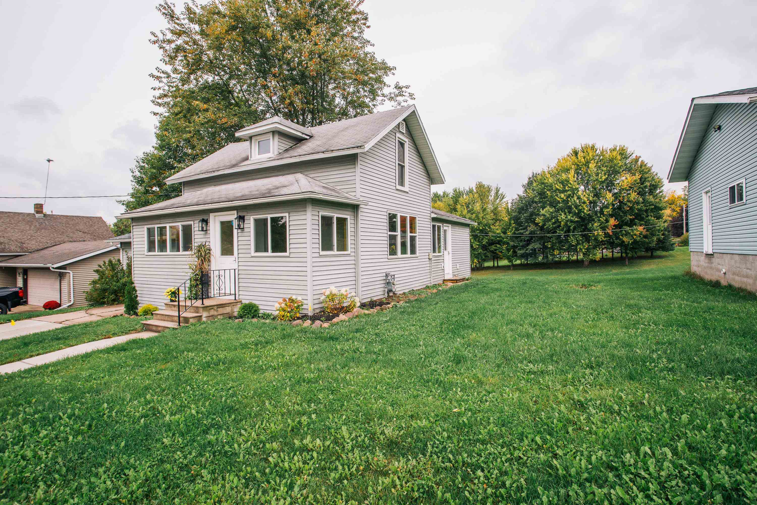 302 W MILLER STREET, Greenwood, Wisconsin 54437, 4 Bedrooms Bedrooms, ,1 BathroomBathrooms,Residential,For Sale,302 W MILLER STREET,22604639