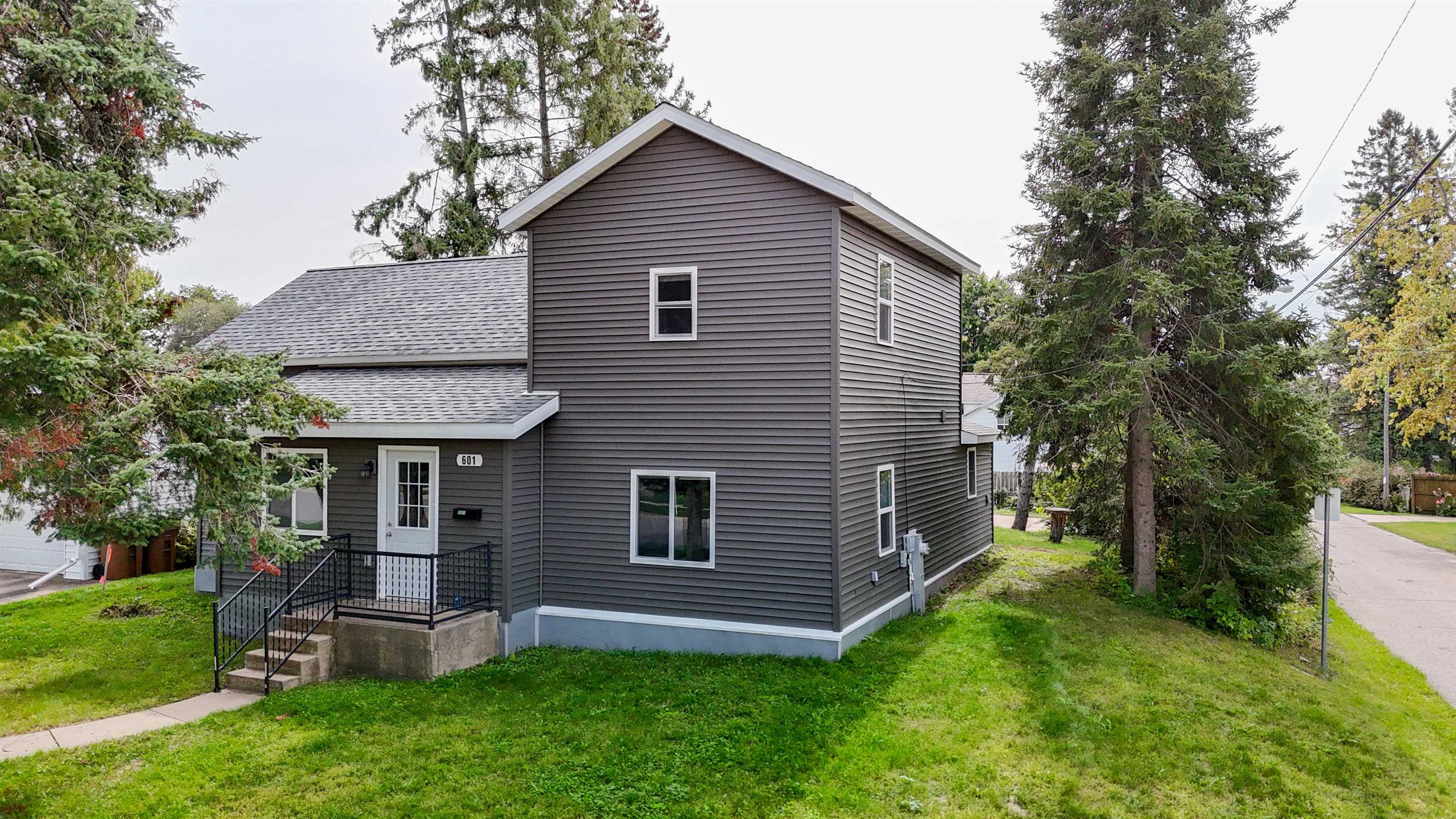 601 FIFTH AVENUE, Stevens Point, Wisconsin 54481, 2 Bedrooms Bedrooms, ,1 BathroomBathrooms,Residential,For Sale,601 FIFTH AVENUE,22604646