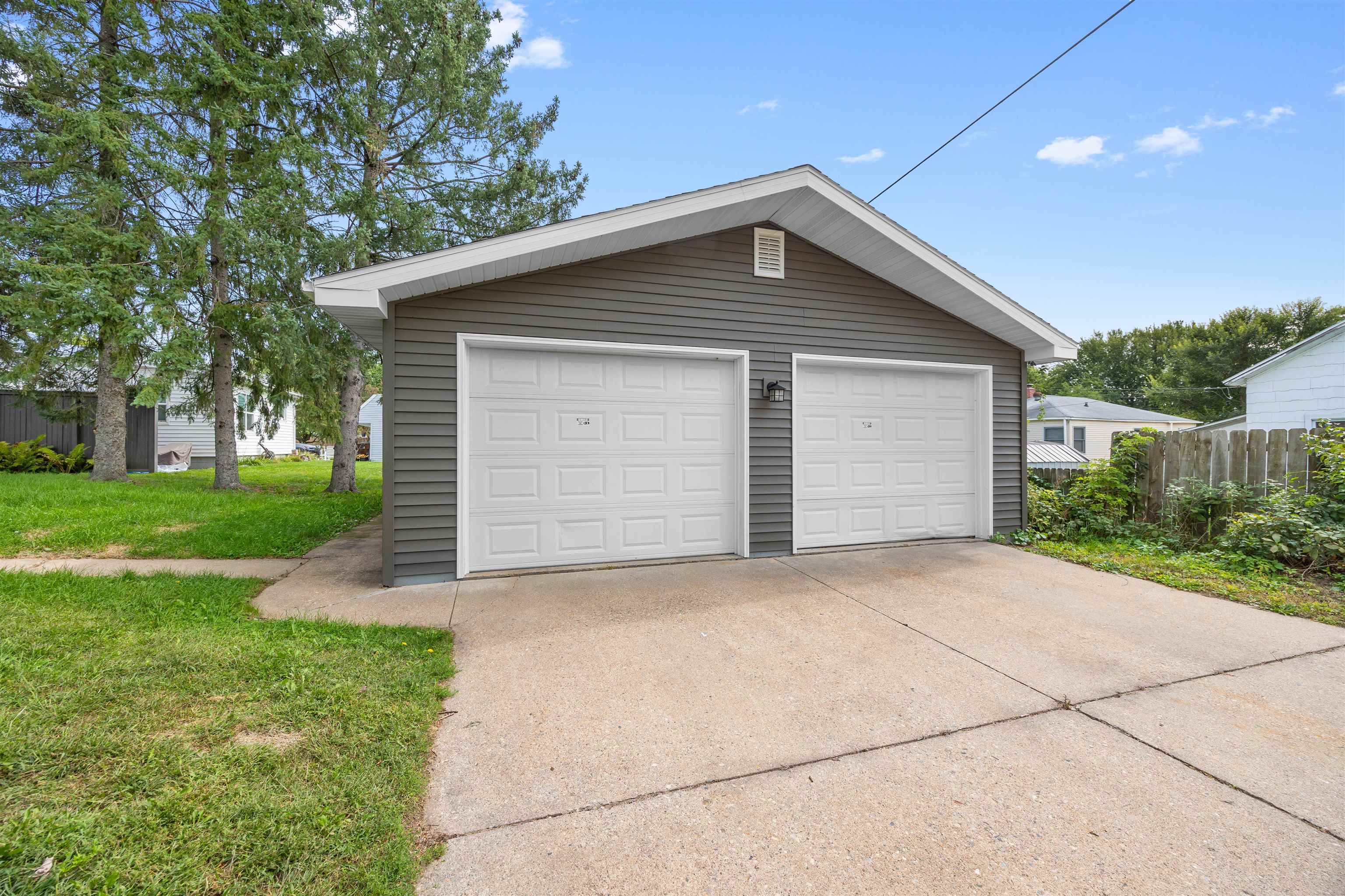 601 FIFTH AVENUE, Stevens Point, Wisconsin 54481, 2 Bedrooms Bedrooms, ,1 BathroomBathrooms,Residential,For Sale,601 FIFTH AVENUE,22604646