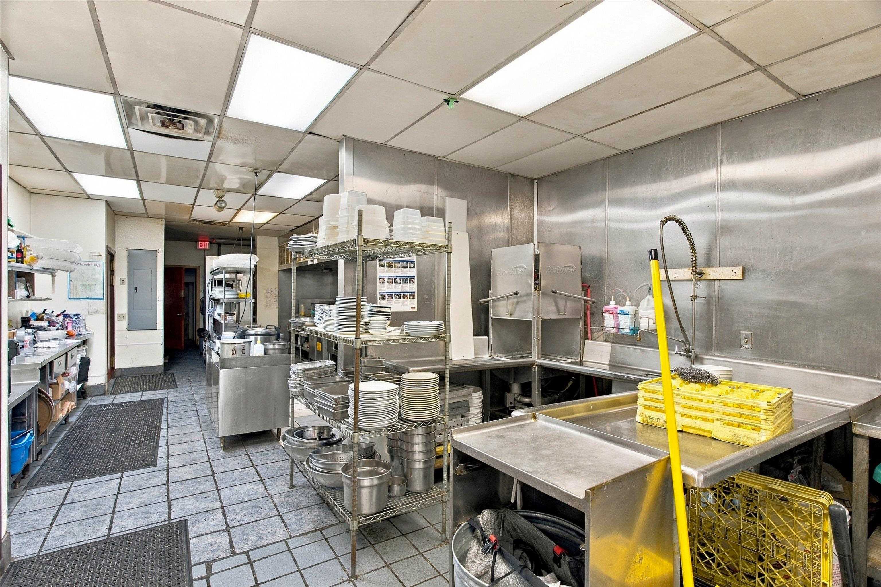 227 S CENTRAL AVENUE, Marshfield, Wisconsin 54449, ,Commercial/industrial,For Sale,227 S CENTRAL AVENUE,22604654
