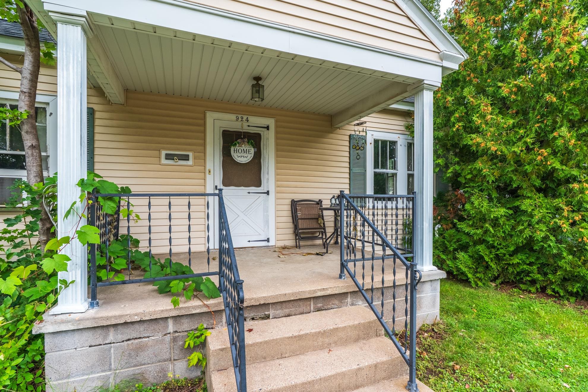 924 N 4TH AVENUE, Wausau, Wisconsin 54401, 4 Bedrooms Bedrooms, ,1 BathroomBathrooms,Residential,For Sale,924 N 4TH AVENUE,22604657