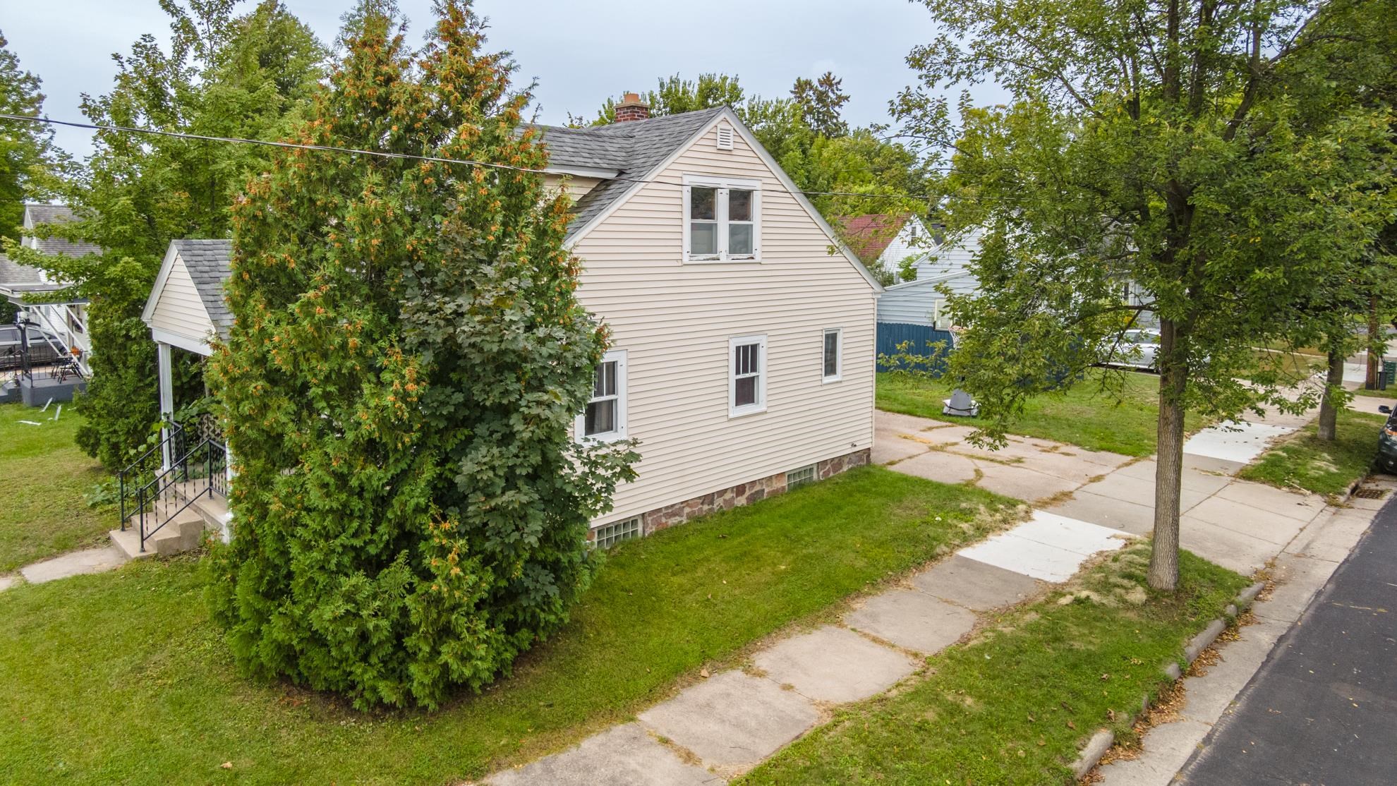 924 N 4TH AVENUE, Wausau, Wisconsin 54401, 4 Bedrooms Bedrooms, ,1 BathroomBathrooms,Residential,For Sale,924 N 4TH AVENUE,22604657