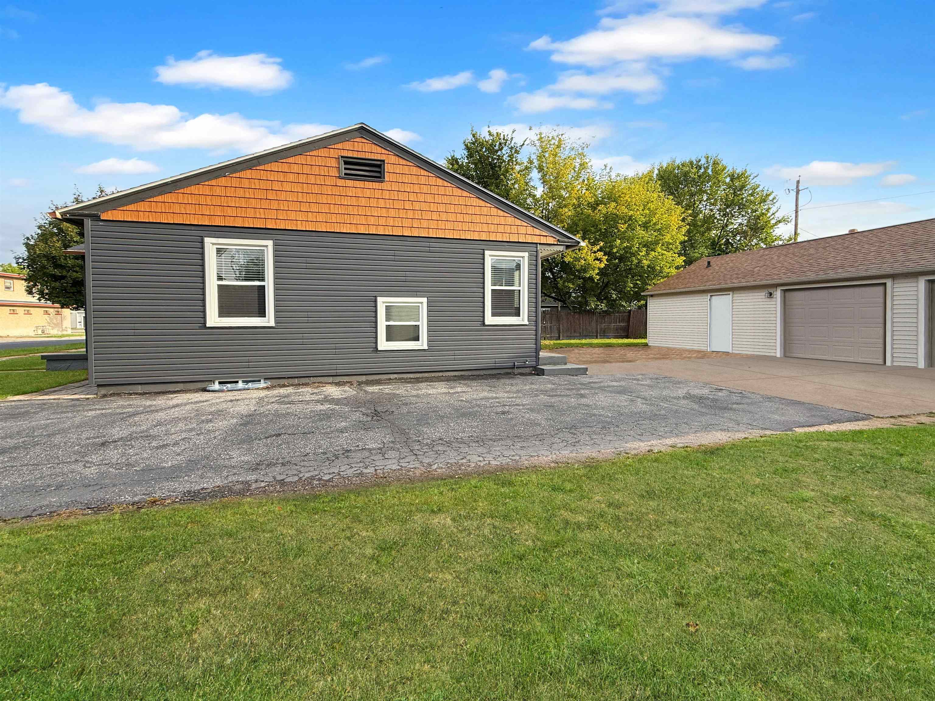 1111 S 7TH AVENUE SOUTH, Wausau, Wisconsin 54401, 2 Bedrooms Bedrooms, ,1 BathroomBathrooms,Residential,For Sale,1111 S 7TH AVENUE SOUTH,22604685