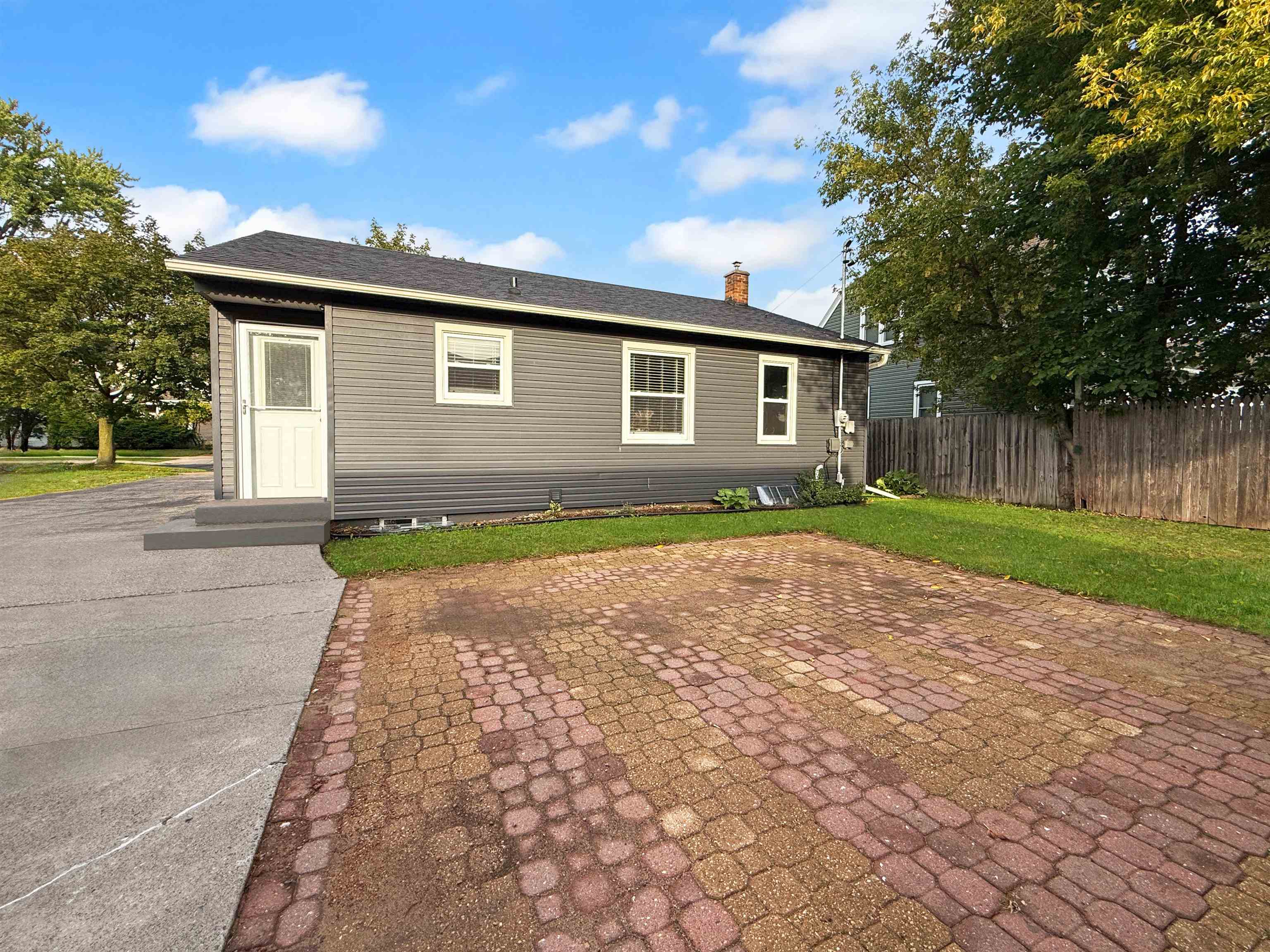 1111 S 7TH AVENUE SOUTH, Wausau, Wisconsin 54401, 2 Bedrooms Bedrooms, ,1 BathroomBathrooms,Residential,For Sale,1111 S 7TH AVENUE SOUTH,22604685