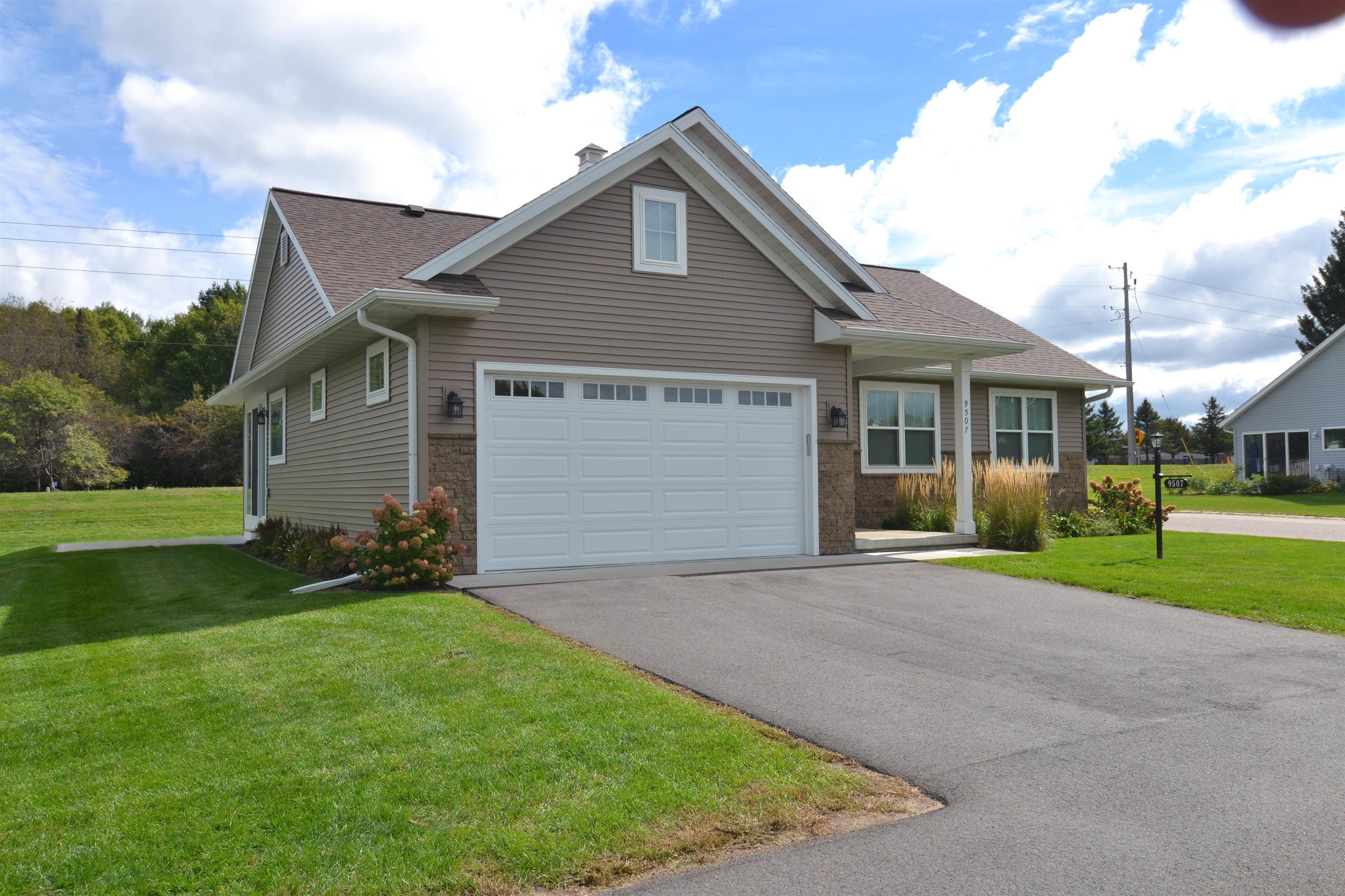 9507 EXCALIBUR DRIVE, Weston, Wisconsin 54476, 3 Bedrooms Bedrooms, ,2 BathroomsBathrooms,Residential,For Sale,9507 EXCALIBUR DRIVE,22604708