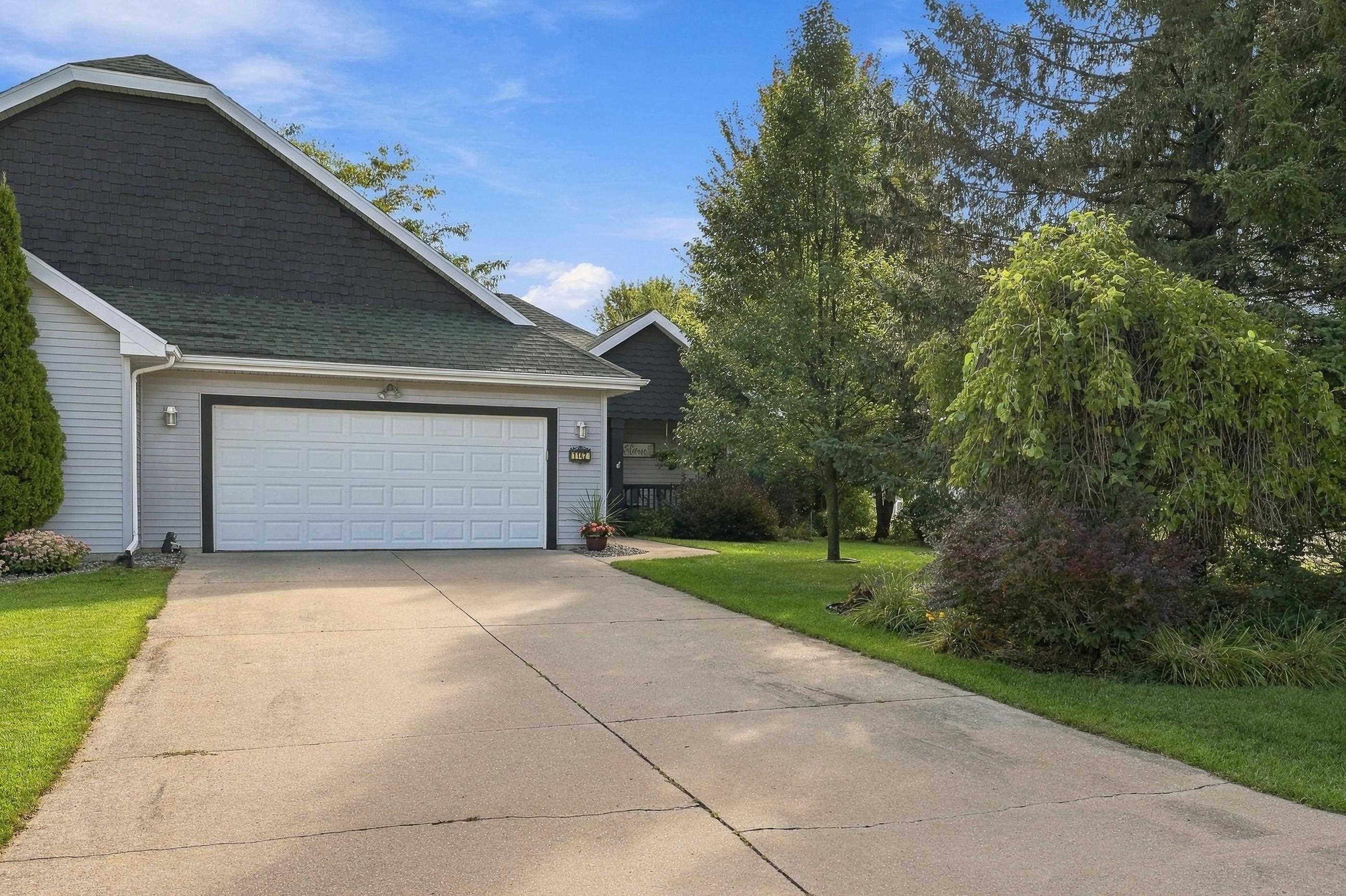 1142 HEARTHSTONE PLACE, Plover, Wisconsin 54467, 2 Bedrooms Bedrooms, ,2 BathroomsBathrooms,Residential,For Sale,1142 HEARTHSTONE PLACE,22604713