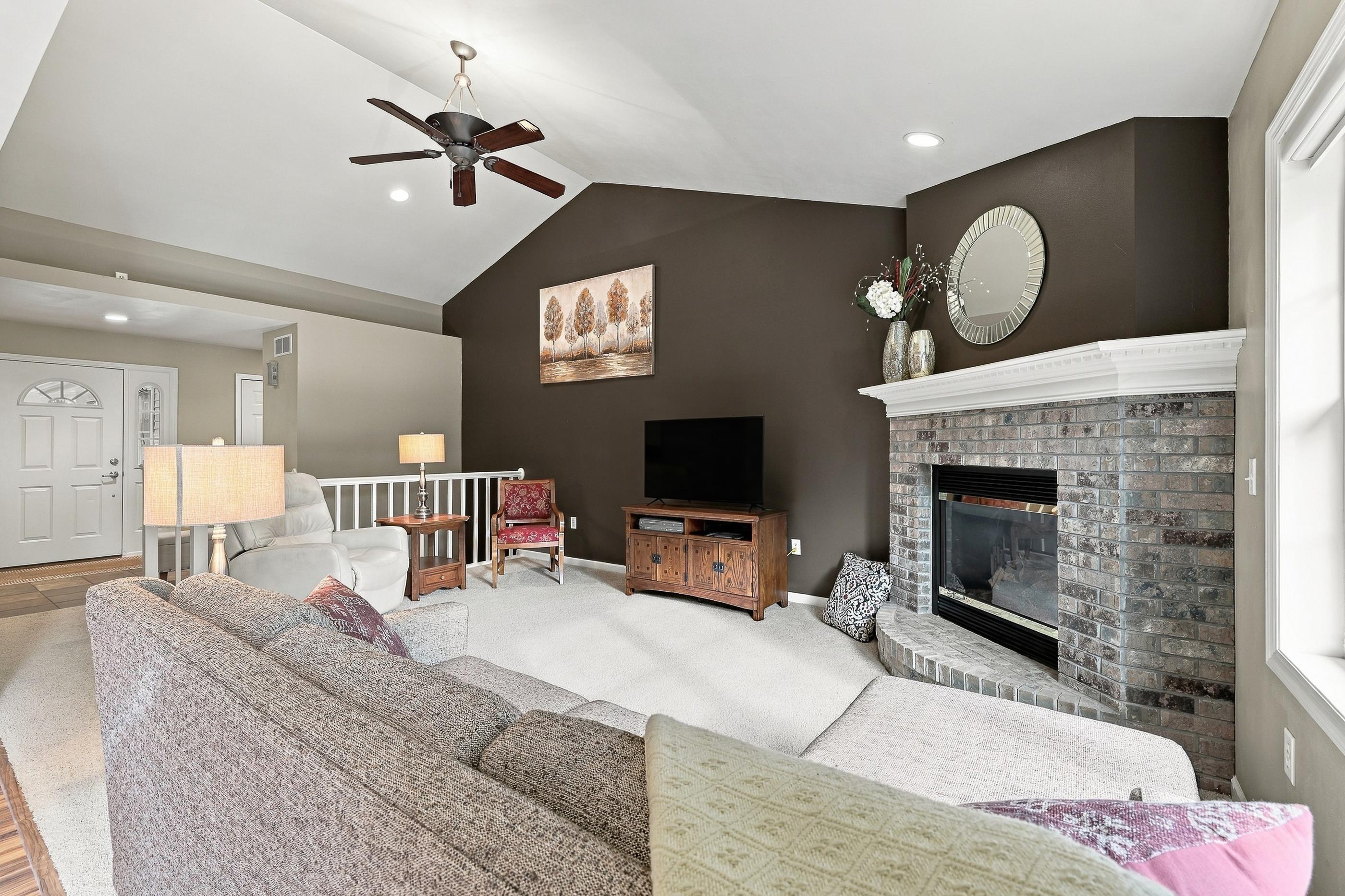 1142 HEARTHSTONE PLACE, Plover, Wisconsin 54467, 2 Bedrooms Bedrooms, ,2 BathroomsBathrooms,Residential,For Sale,1142 HEARTHSTONE PLACE,22604713