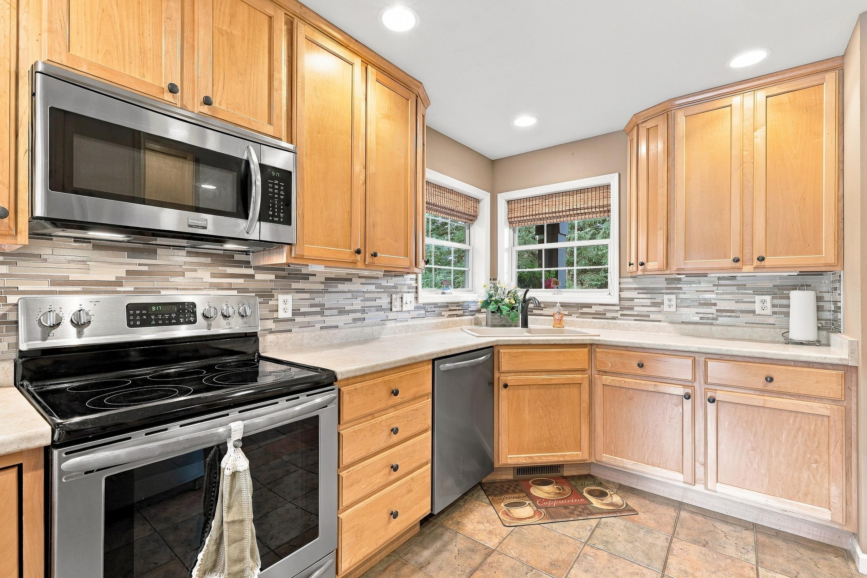 1142 HEARTHSTONE PLACE, Plover, Wisconsin 54467, 2 Bedrooms Bedrooms, ,2 BathroomsBathrooms,Residential,For Sale,1142 HEARTHSTONE PLACE,22604713