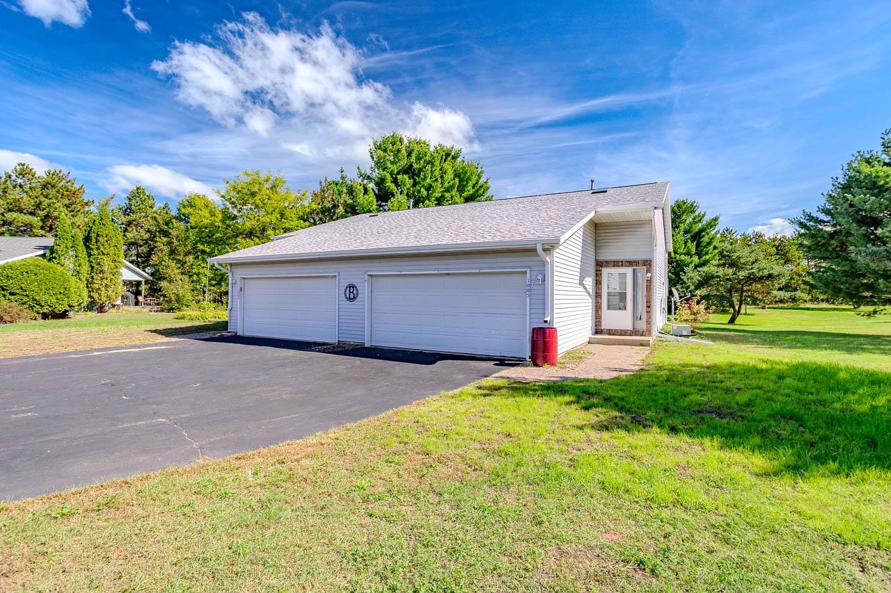 152573-152575 IRIS LANE, Wausau, Wisconsin 54401, 2 Bedrooms Bedrooms, ,1.5 BathroomsBathrooms,Multi-family,For Sale,152573-152575 IRIS LANE,22604718