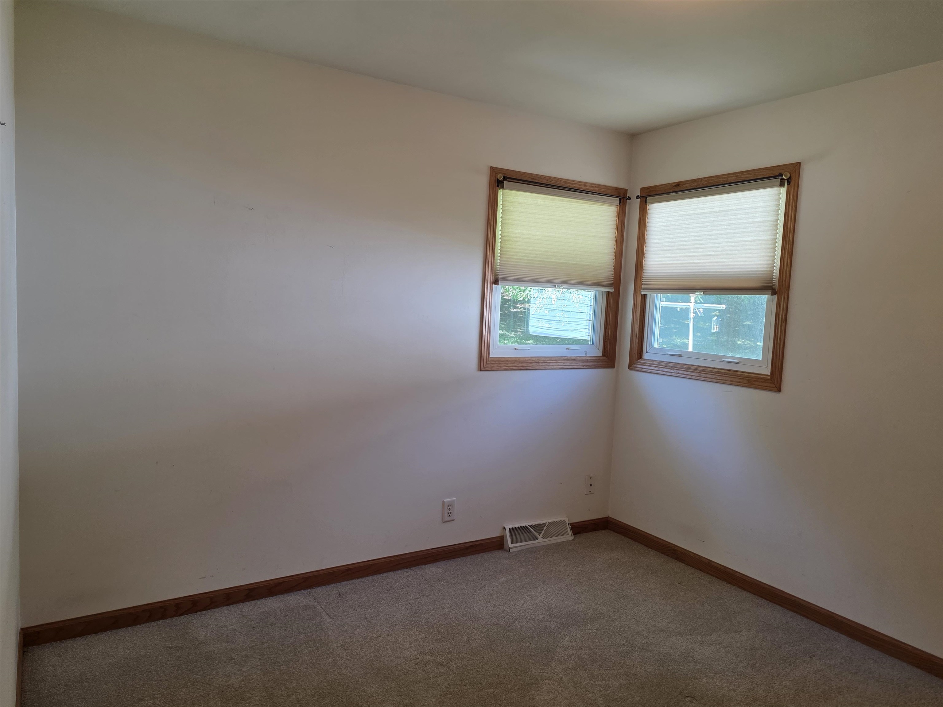 1426 N 1ST AVENUE, Wausau, Wisconsin 54401, 2 Bedrooms Bedrooms, ,1 BathroomBathrooms,Residential,For Sale,1426 N 1ST AVENUE,22604720