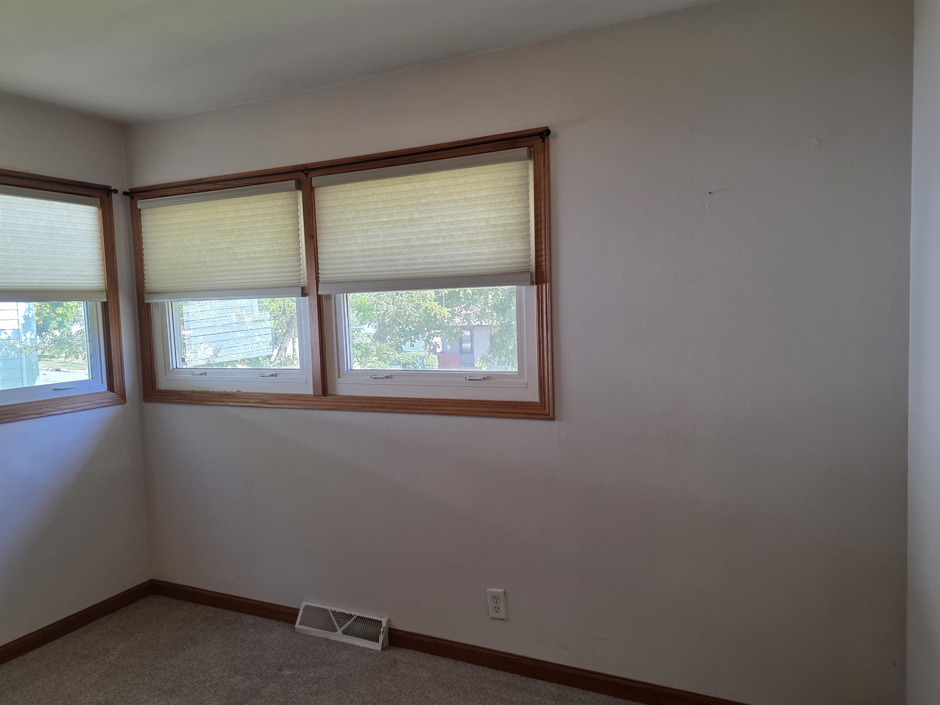 1426 N 1ST AVENUE, Wausau, Wisconsin 54401, 2 Bedrooms Bedrooms, ,1 BathroomBathrooms,Residential,For Sale,1426 N 1ST AVENUE,22604720