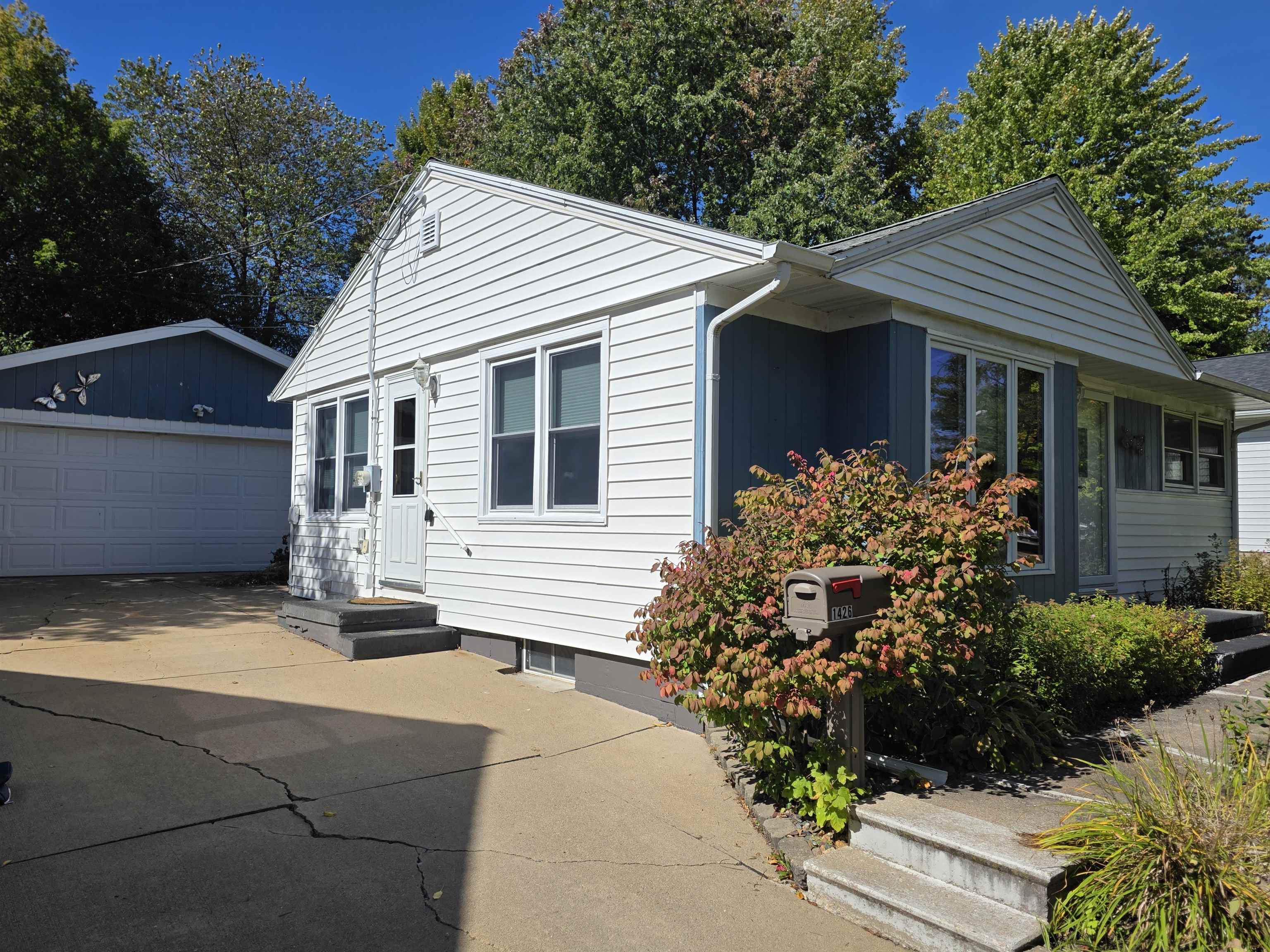 1426 N 1ST AVENUE, Wausau, Wisconsin 54401, 2 Bedrooms Bedrooms, ,1 BathroomBathrooms,Residential,For Sale,1426 N 1ST AVENUE,22604720