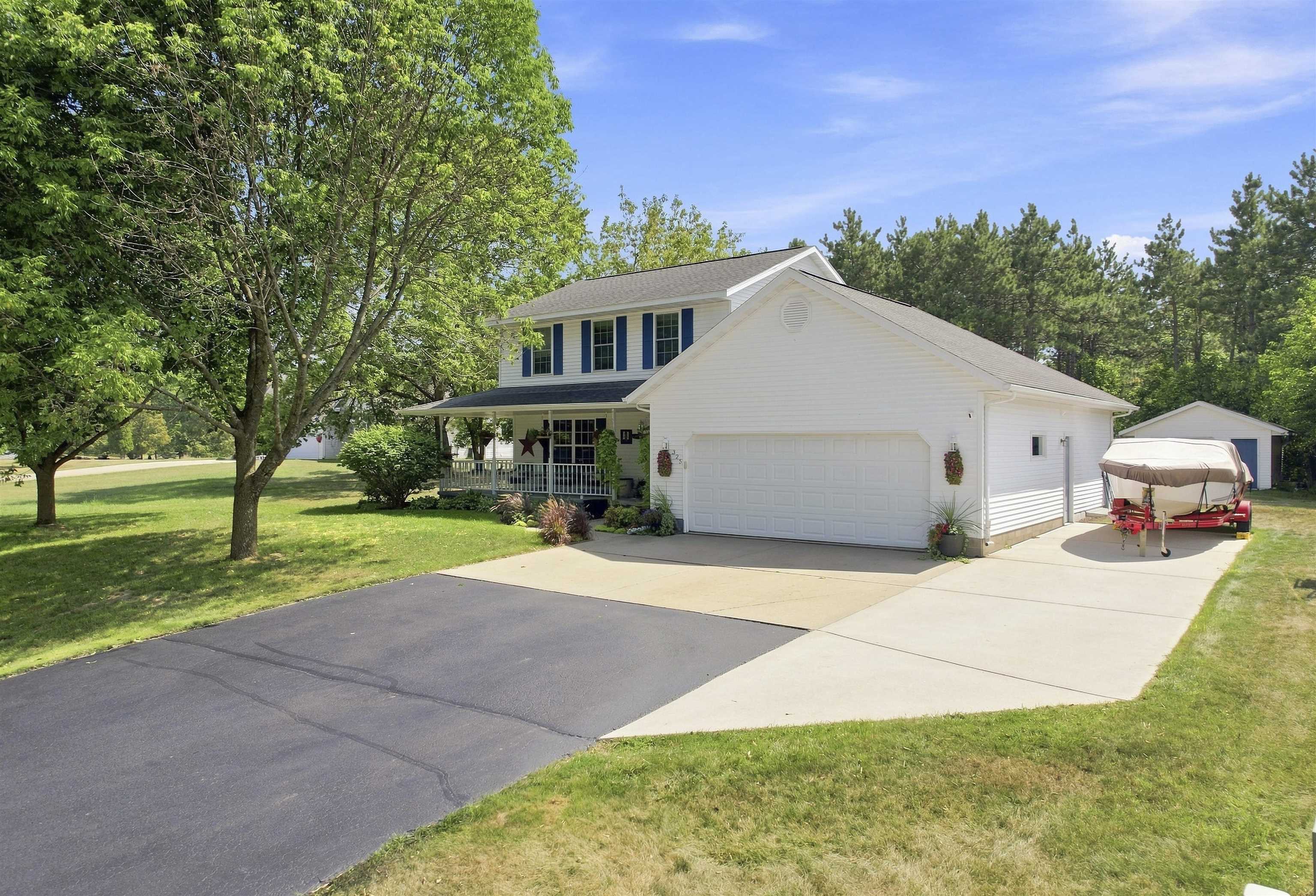 325 KING OLAVS LANE, Iola, Wisconsin 54945, 4 Bedrooms Bedrooms, ,2 BathroomsBathrooms,Residential,For Sale,325 KING OLAVS LANE,22604727