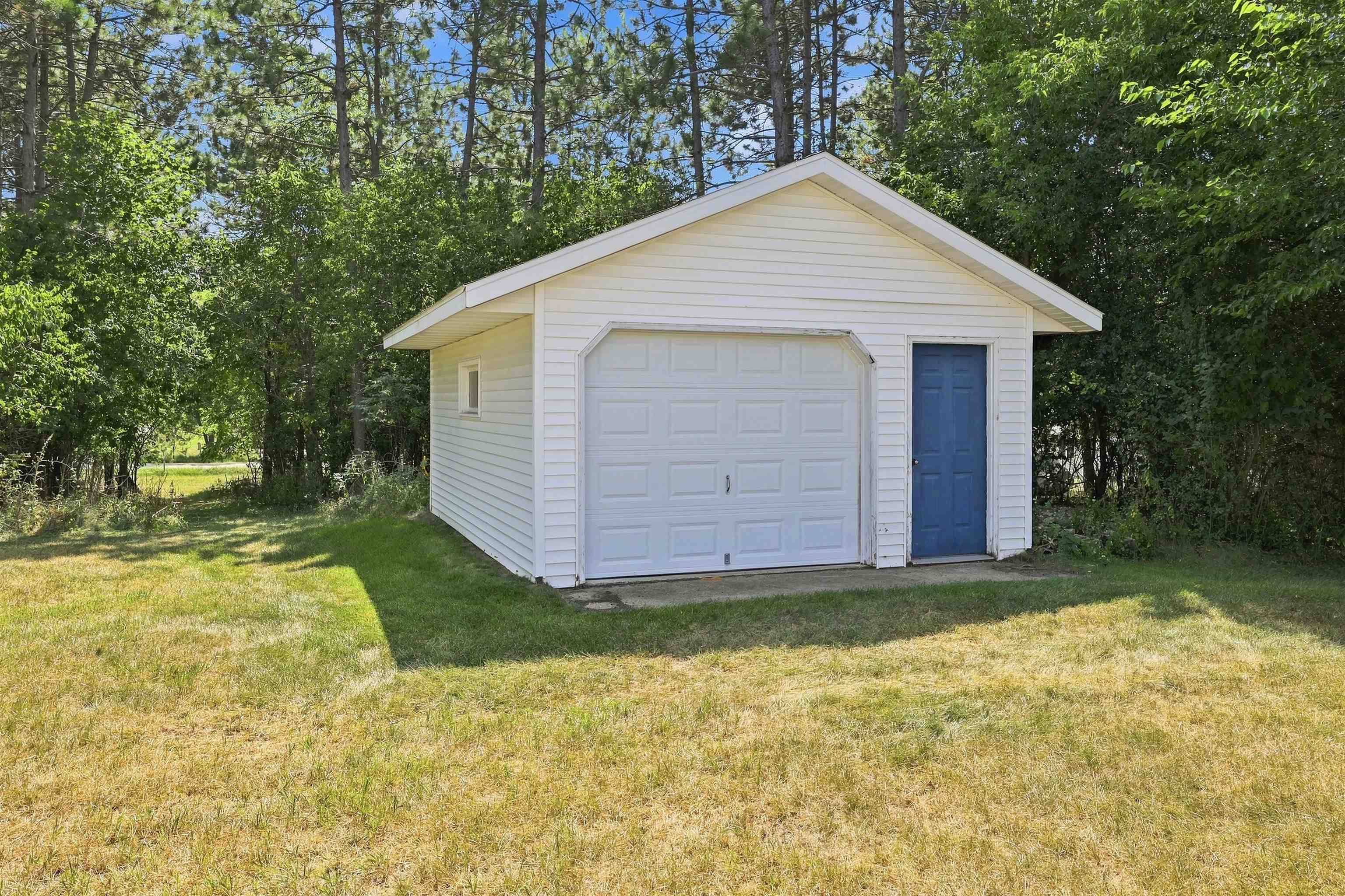 325 KING OLAVS LANE, Iola, Wisconsin 54945, 4 Bedrooms Bedrooms, ,2 BathroomsBathrooms,Residential,For Sale,325 KING OLAVS LANE,22604727