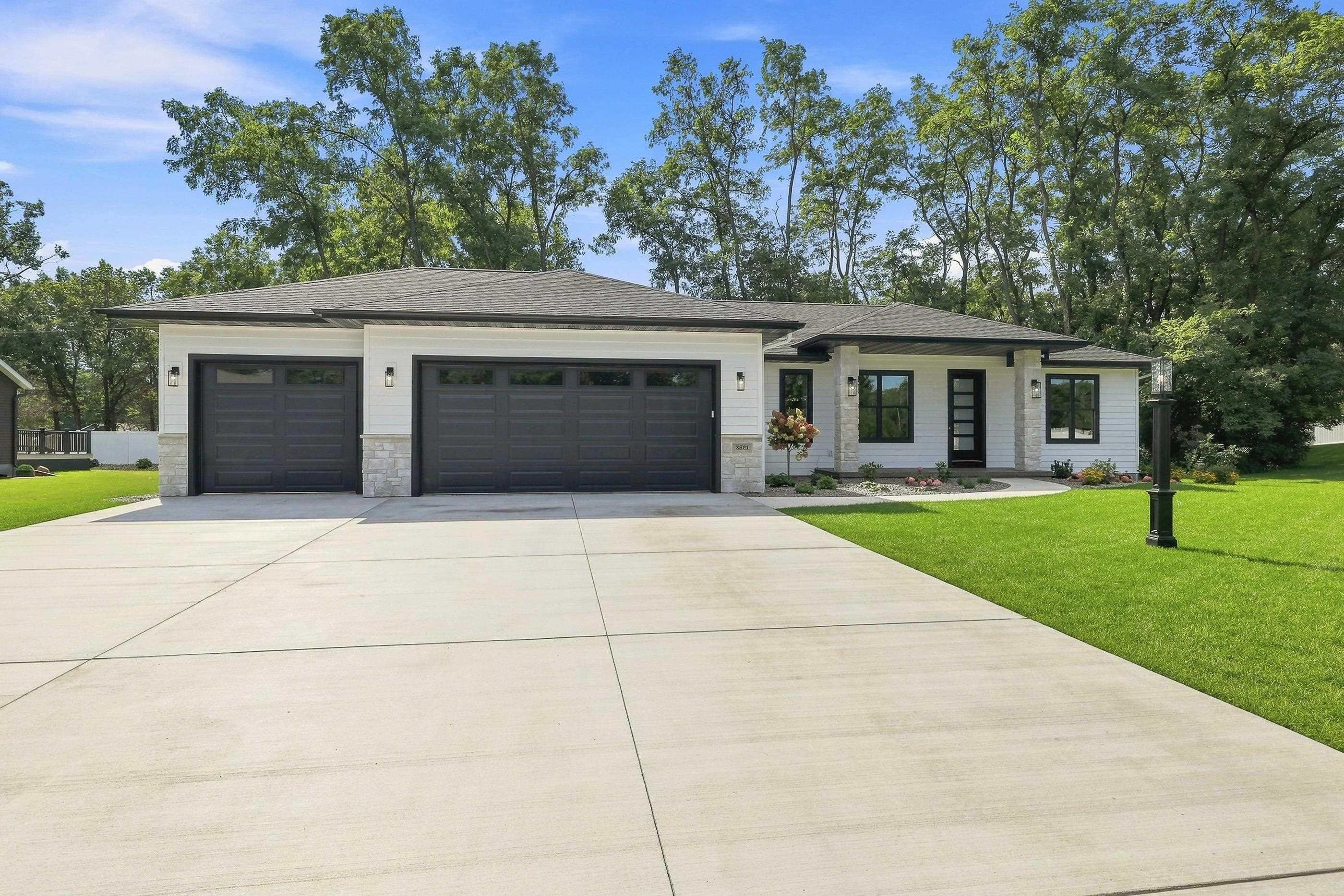 2321 BROOKE LANE, Stevens Point, Wisconsin 54481, 4 Bedrooms Bedrooms, ,3 BathroomsBathrooms,Residential,For Sale,2321 BROOKE LANE,22604730