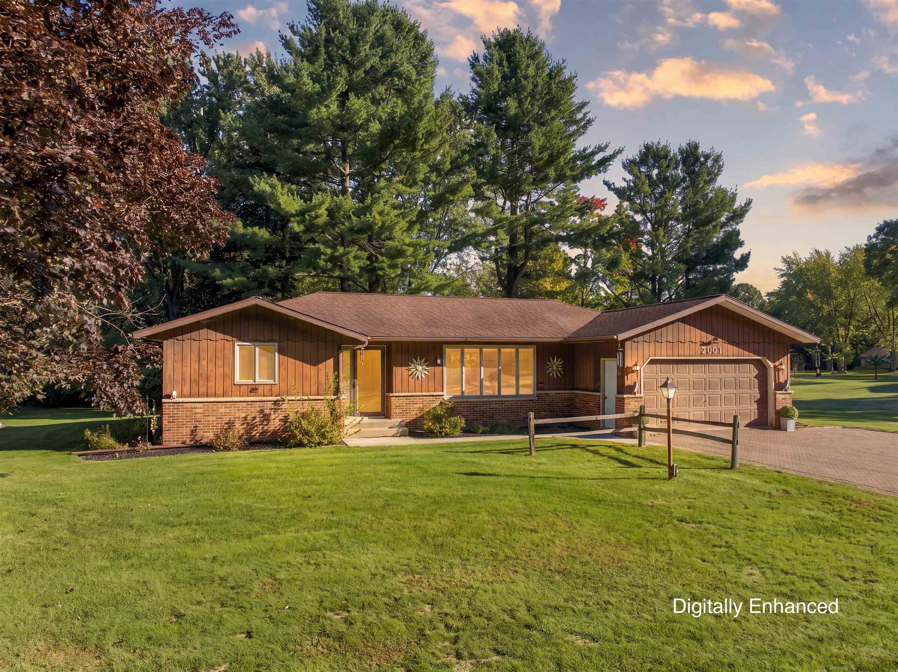 2001 E BLODGETT STREET, Marshfield, Wisconsin 54449, 3 Bedrooms Bedrooms, ,2 BathroomsBathrooms,Residential,For Sale,2001 E BLODGETT STREET,22604744