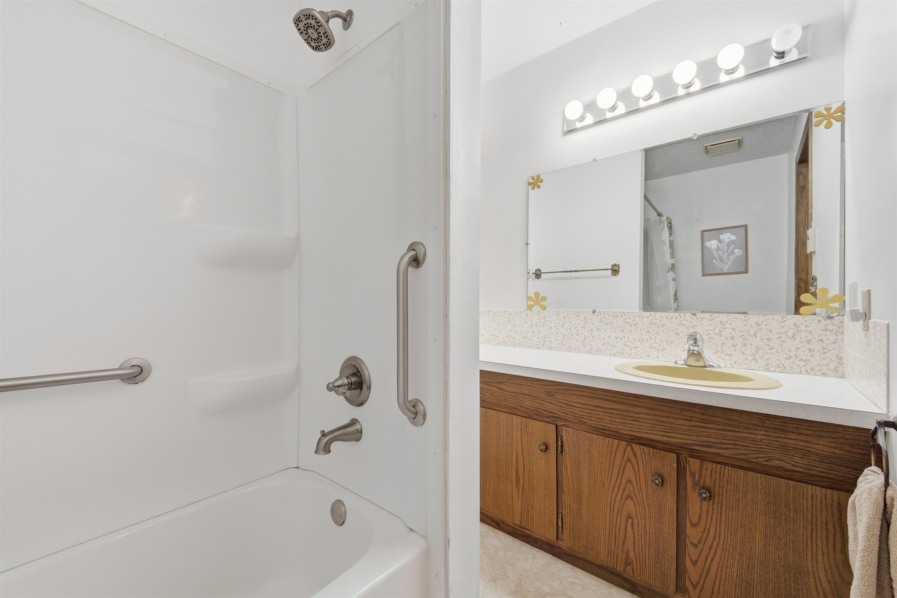 2001 E BLODGETT STREET, Marshfield, Wisconsin 54449, 3 Bedrooms Bedrooms, ,2 BathroomsBathrooms,Residential,For Sale,2001 E BLODGETT STREET,22604744
