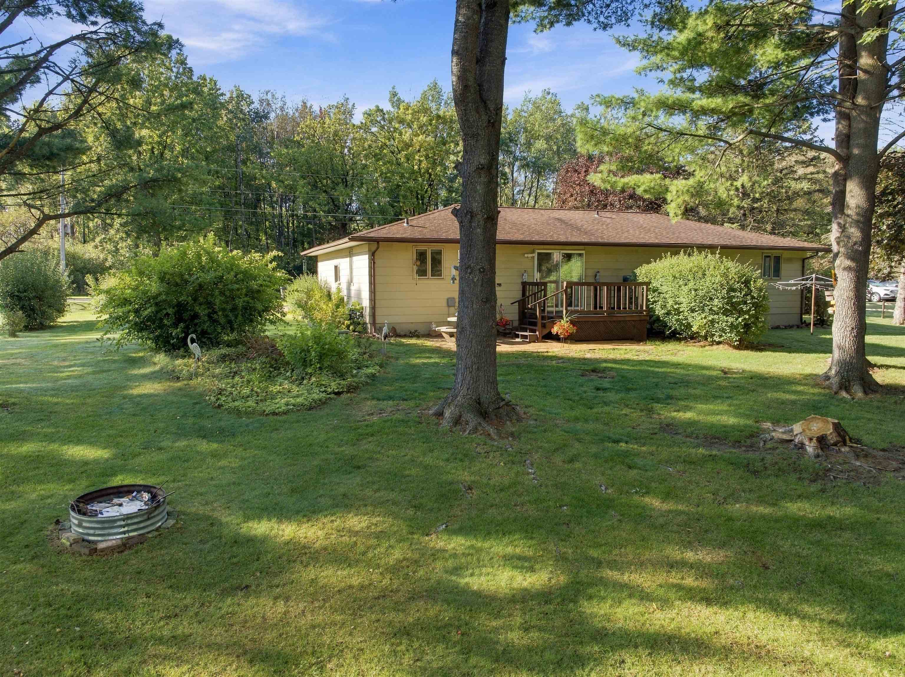2001 E BLODGETT STREET, Marshfield, Wisconsin 54449, 3 Bedrooms Bedrooms, ,2 BathroomsBathrooms,Residential,For Sale,2001 E BLODGETT STREET,22604744