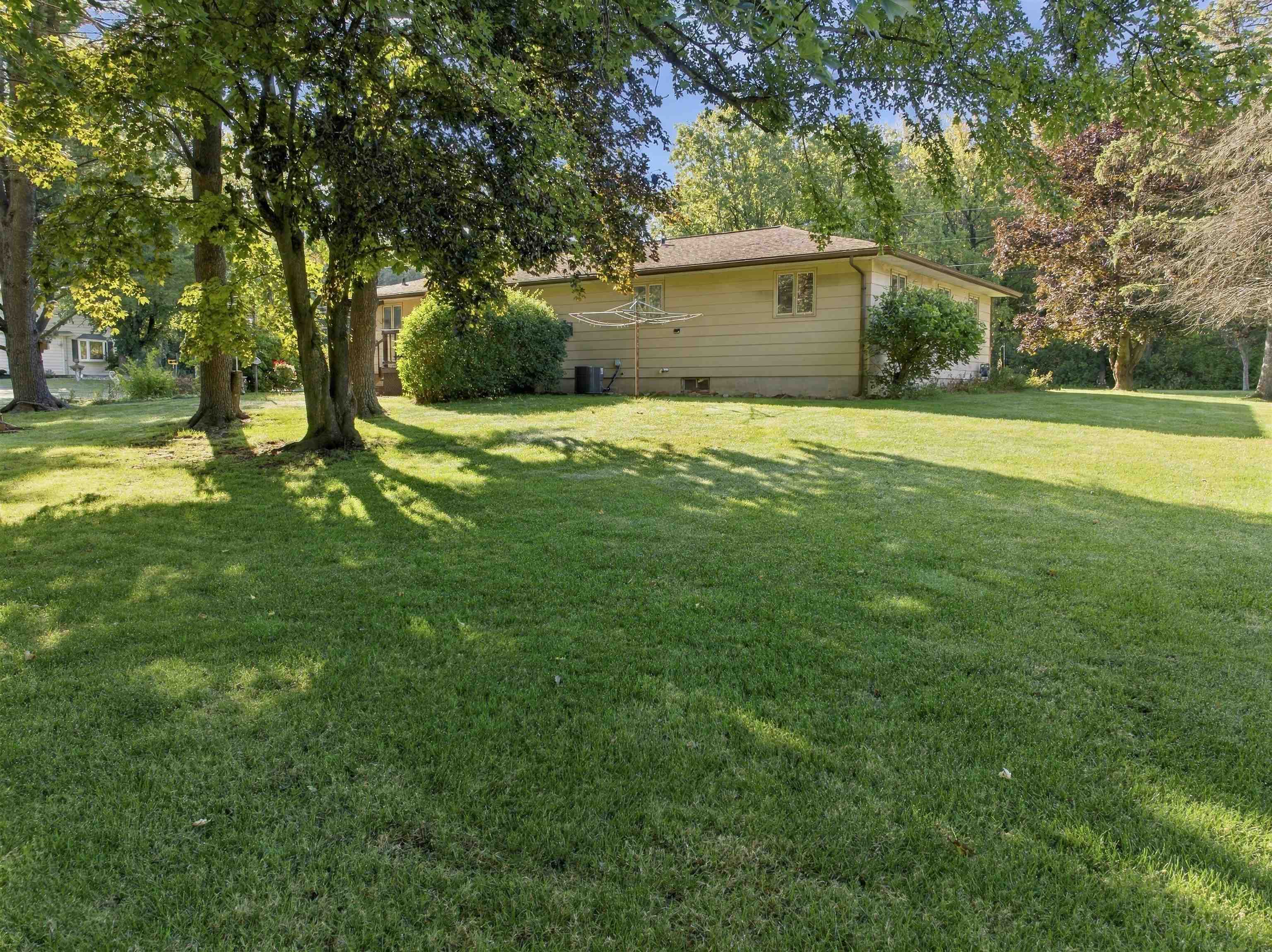 2001 E BLODGETT STREET, Marshfield, Wisconsin 54449, 3 Bedrooms Bedrooms, ,2 BathroomsBathrooms,Residential,For Sale,2001 E BLODGETT STREET,22604744