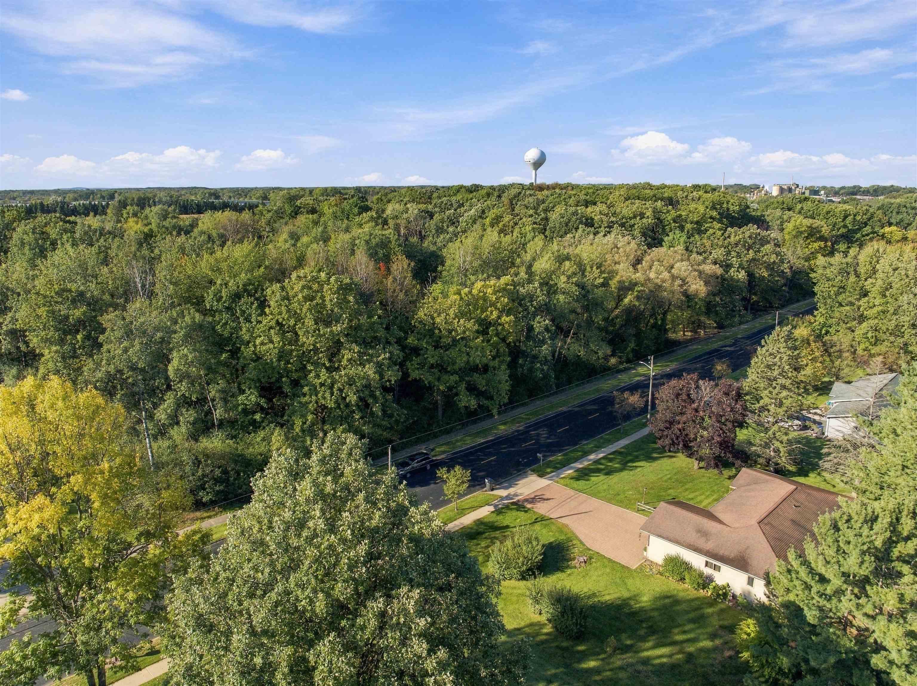 2001 E BLODGETT STREET, Marshfield, Wisconsin 54449, 3 Bedrooms Bedrooms, ,2 BathroomsBathrooms,Residential,For Sale,2001 E BLODGETT STREET,22604744