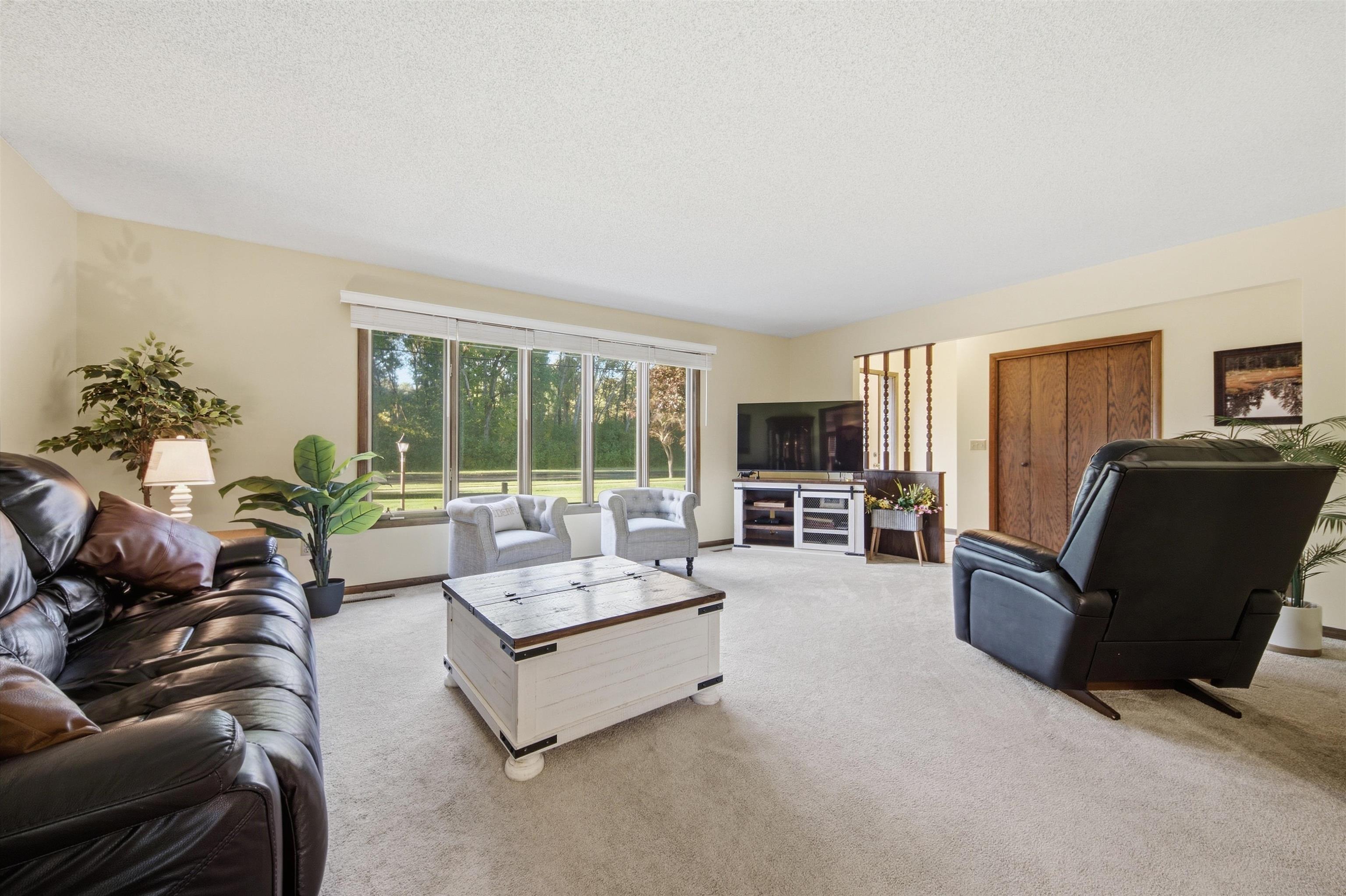 2001 E BLODGETT STREET, Marshfield, Wisconsin 54449, 3 Bedrooms Bedrooms, ,2 BathroomsBathrooms,Residential,For Sale,2001 E BLODGETT STREET,22604744