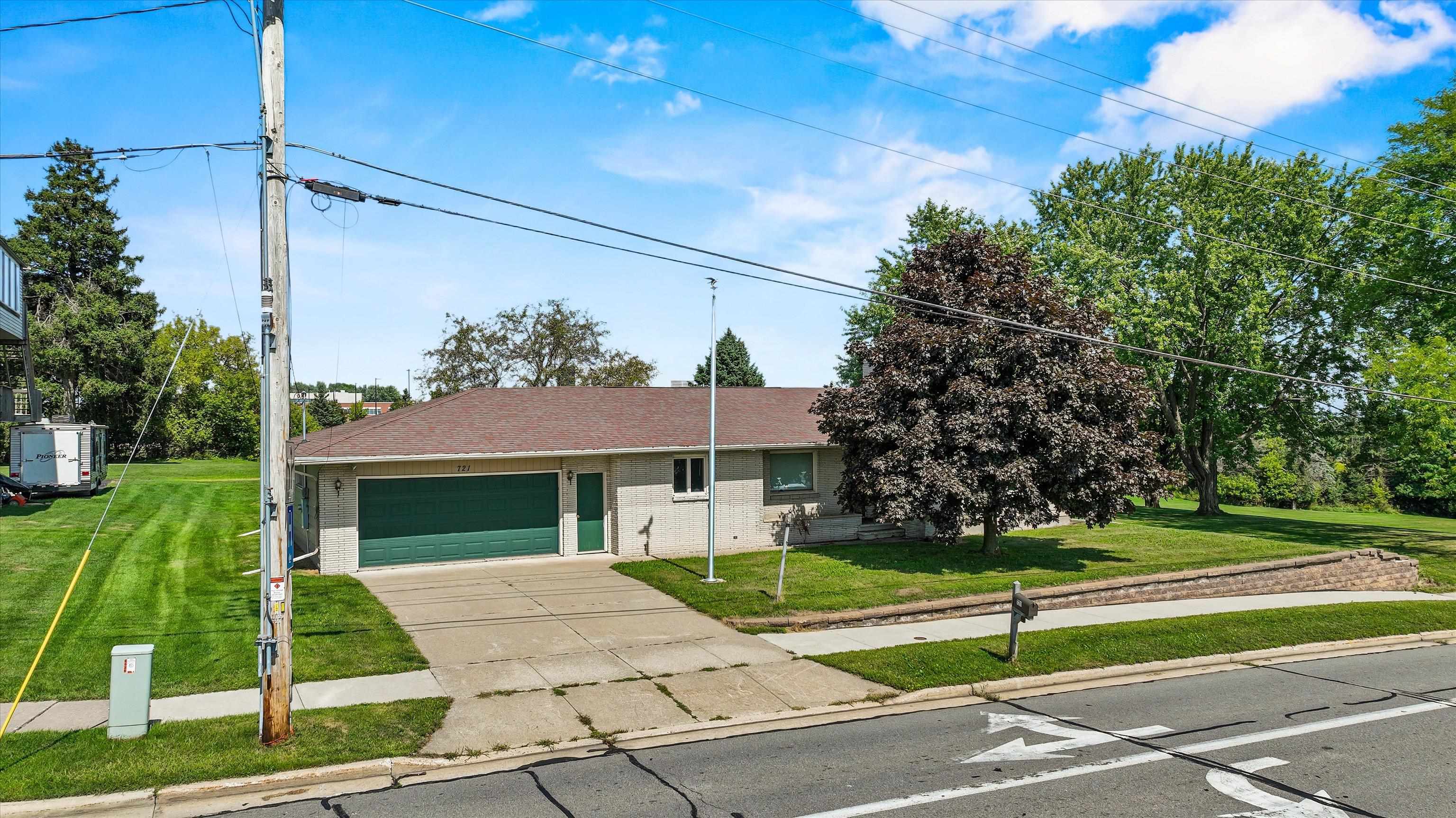 721 W UPHAM STREET, Marshfield, Wisconsin 54449, 3 Bedrooms Bedrooms, ,1 BathroomBathrooms,Residential,For Sale,721 W UPHAM STREET,22604749