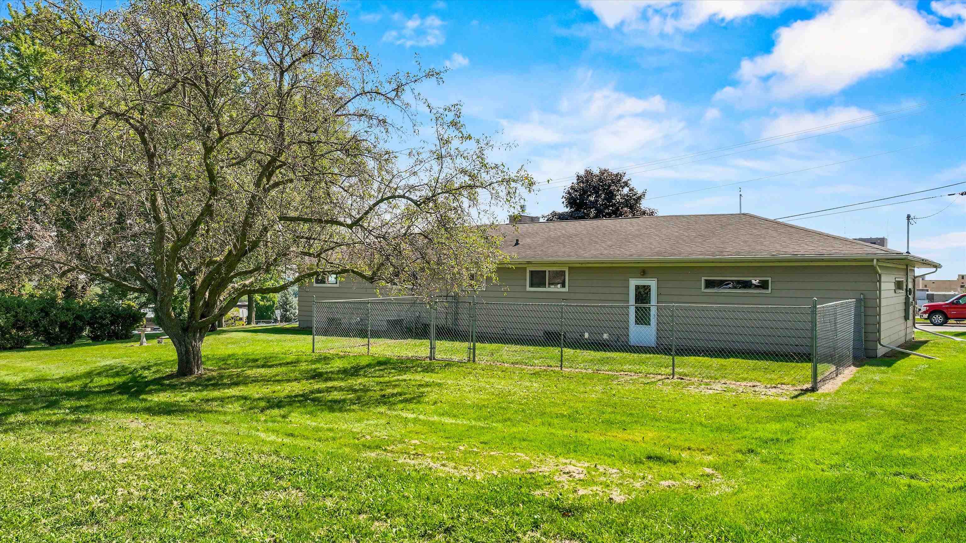721 W UPHAM STREET, Marshfield, Wisconsin 54449, 3 Bedrooms Bedrooms, ,1 BathroomBathrooms,Residential,For Sale,721 W UPHAM STREET,22604749