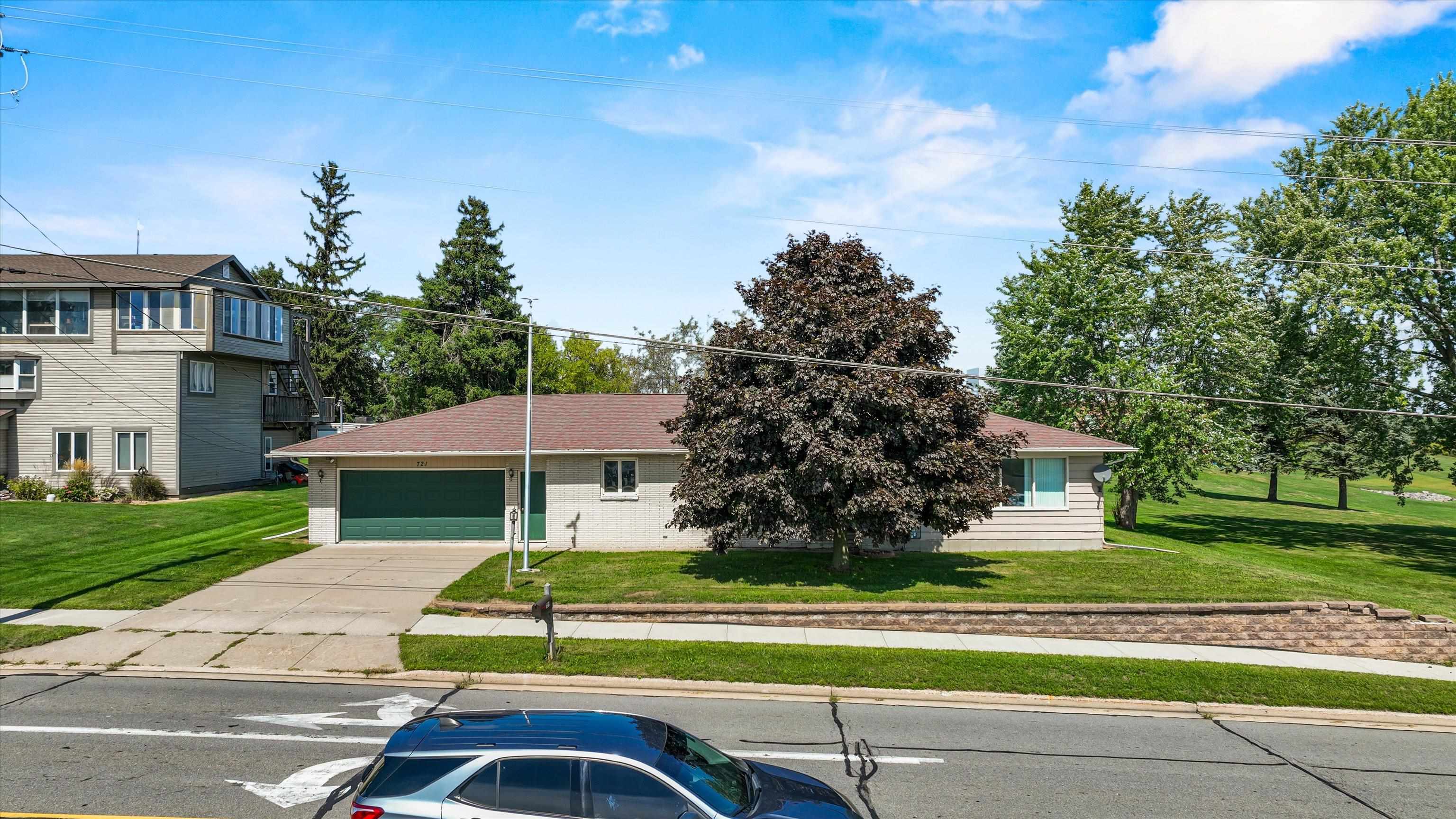 721 W UPHAM STREET, Marshfield, Wisconsin 54449, 3 Bedrooms Bedrooms, ,1 BathroomBathrooms,Residential,For Sale,721 W UPHAM STREET,22604749