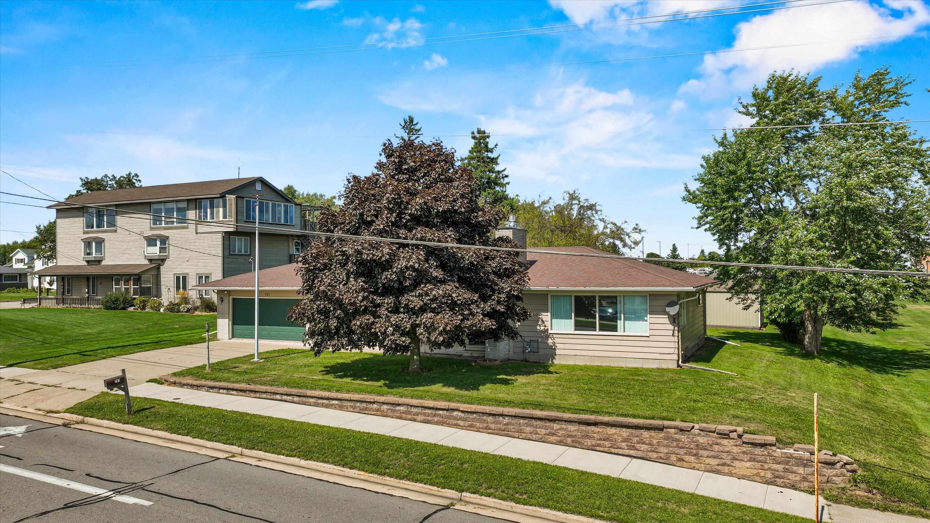721 W UPHAM STREET, Marshfield, Wisconsin 54449, 3 Bedrooms Bedrooms, ,1 BathroomBathrooms,Residential,For Sale,721 W UPHAM STREET,22604749
