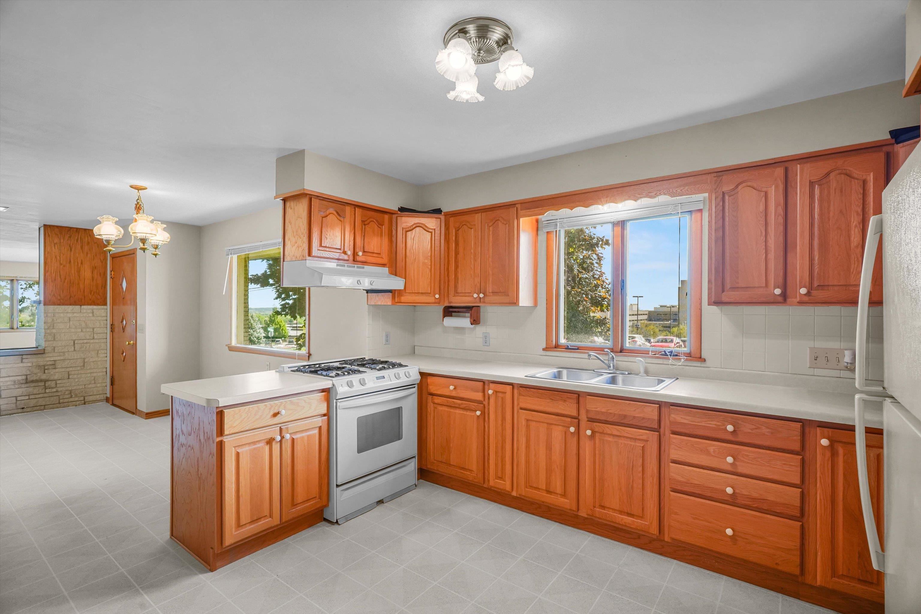 721 W UPHAM STREET, Marshfield, Wisconsin 54449, 3 Bedrooms Bedrooms, ,1 BathroomBathrooms,Residential,For Sale,721 W UPHAM STREET,22604749