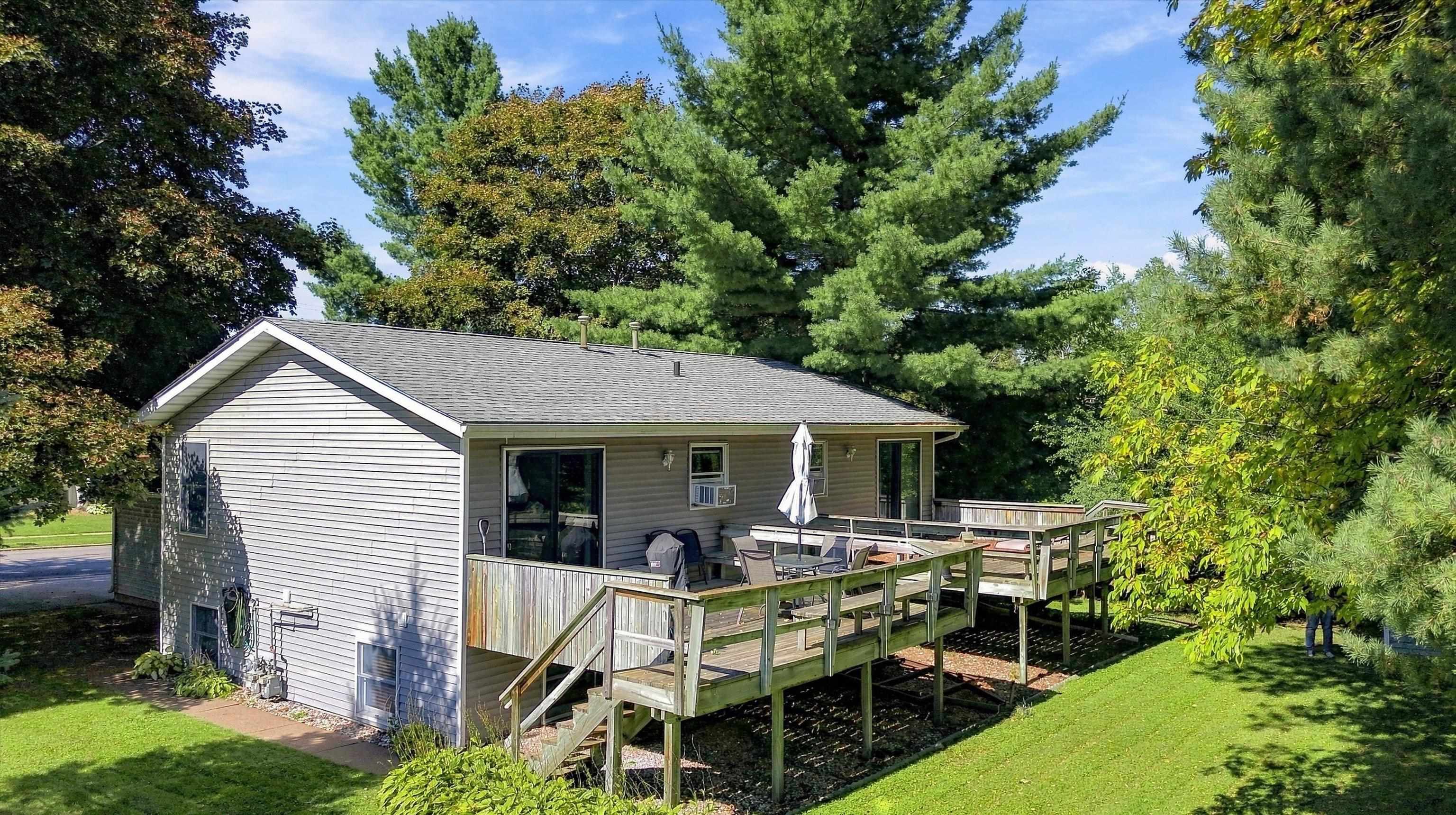 109-111 S ADAMS AVENUE, Marshfield, Wisconsin 54449, 2 Bedrooms Bedrooms, ,1 BathroomBathrooms,Multi-family,For Sale,109-111 S ADAMS AVENUE,22604786