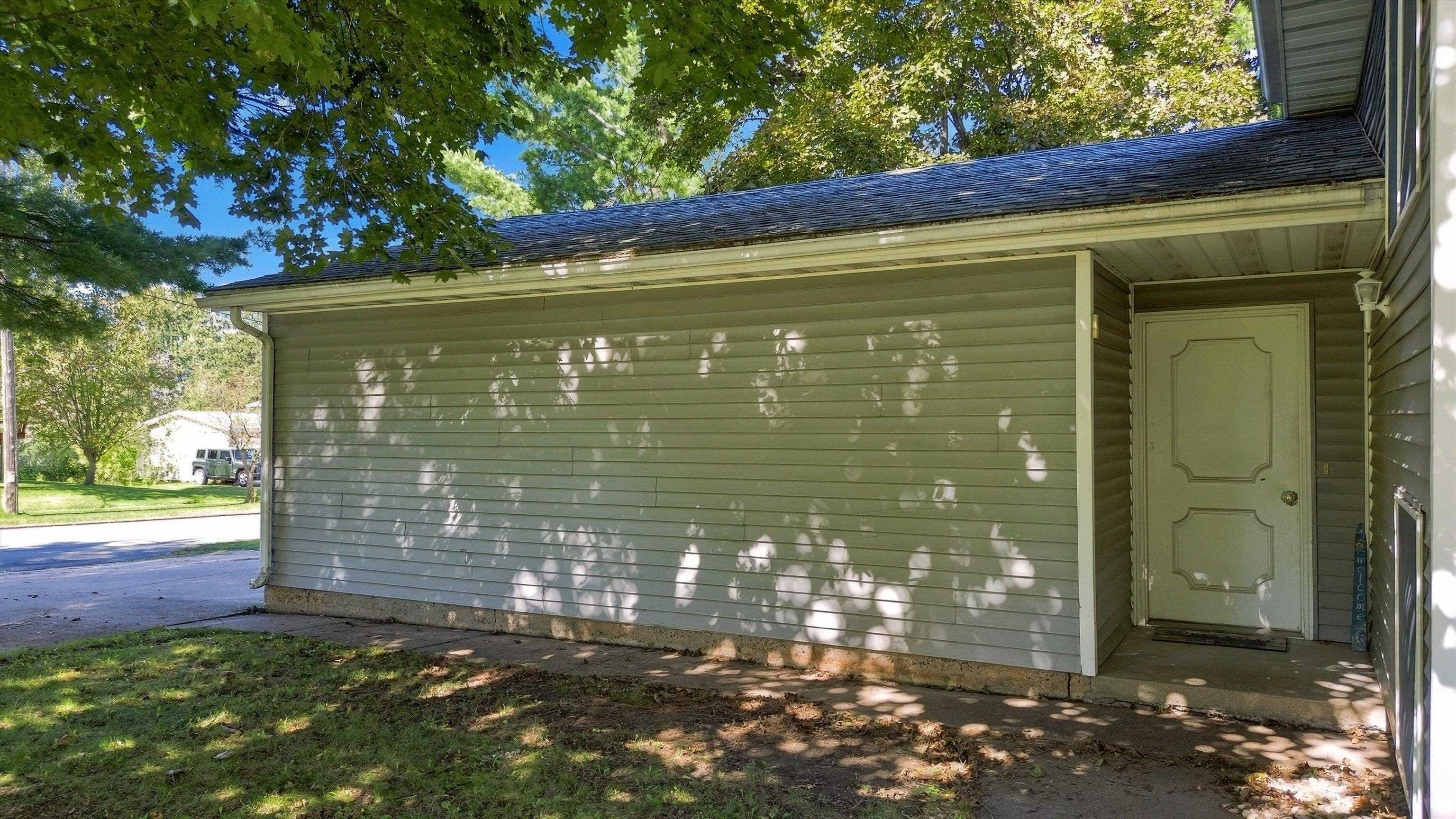 109-111 S ADAMS AVENUE, Marshfield, Wisconsin 54449, 2 Bedrooms Bedrooms, ,1 BathroomBathrooms,Multi-family,For Sale,109-111 S ADAMS AVENUE,22604786