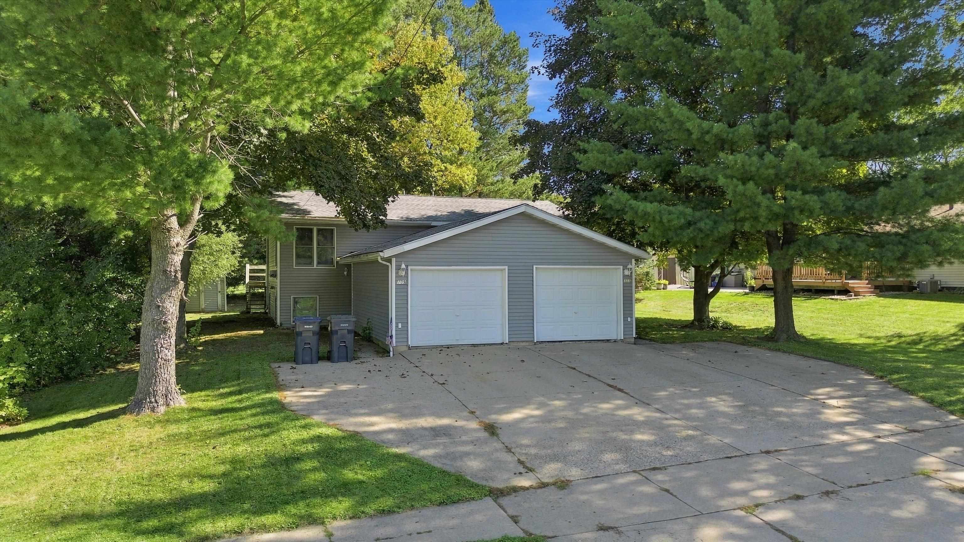 109-111 S ADAMS AVENUE, Marshfield, Wisconsin 54449, 2 Bedrooms Bedrooms, ,1 BathroomBathrooms,Multi-family,For Sale,109-111 S ADAMS AVENUE,22604786