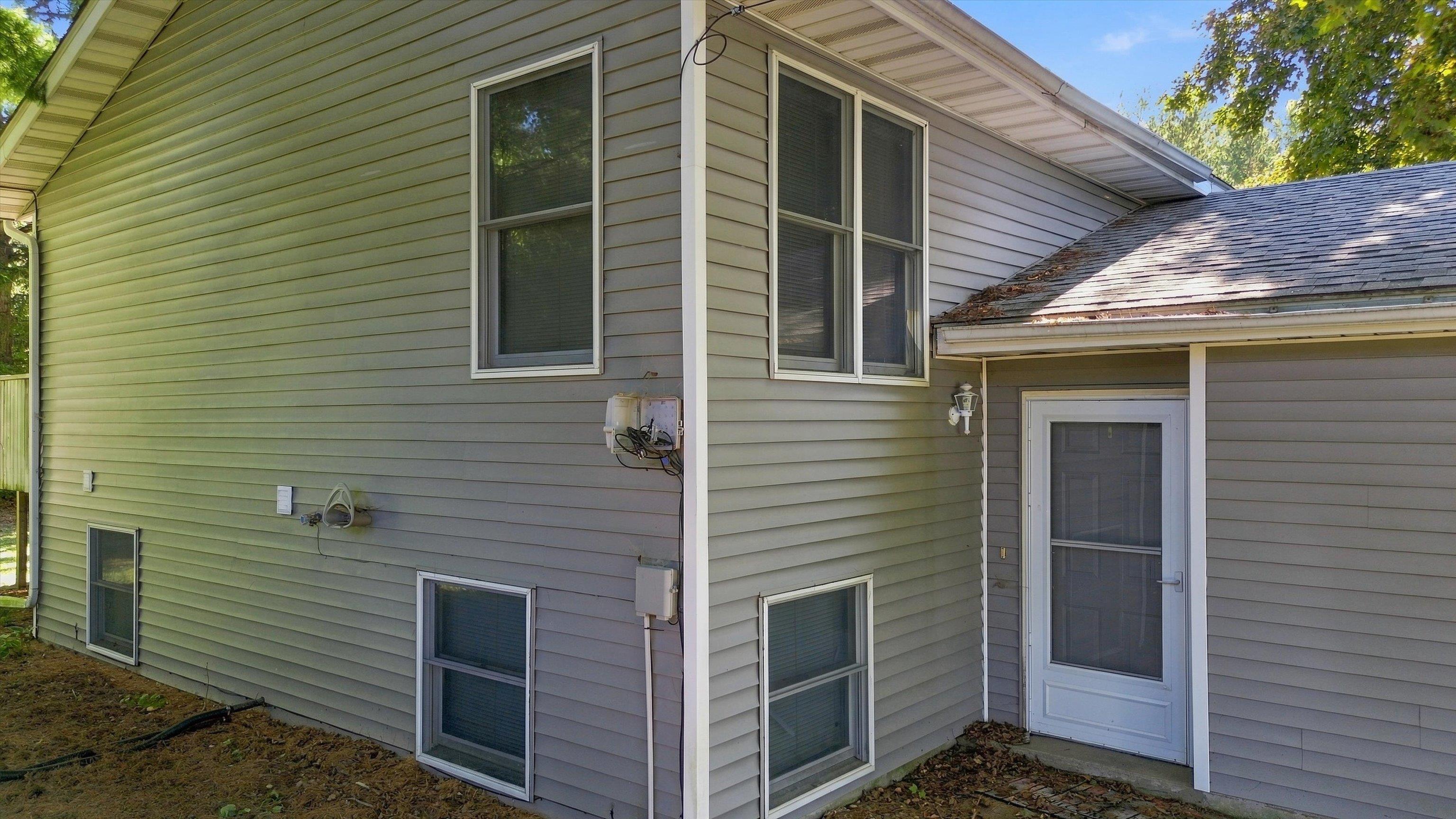 109-111 S ADAMS AVENUE, Marshfield, Wisconsin 54449, 2 Bedrooms Bedrooms, ,1 BathroomBathrooms,Multi-family,For Sale,109-111 S ADAMS AVENUE,22604786