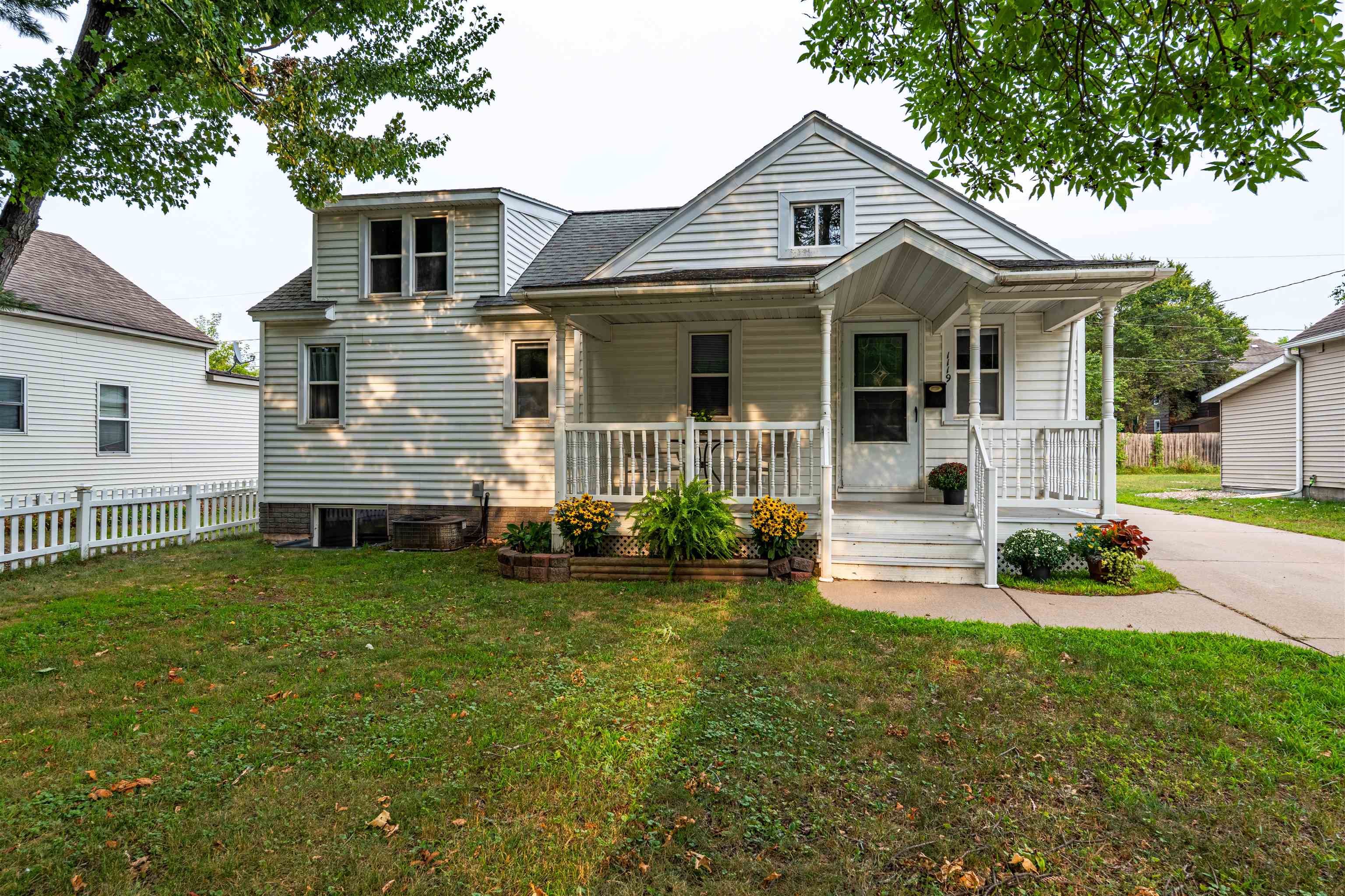 1119 S 13TH AVENUE, Wausau, Wisconsin 54401, 3 Bedrooms Bedrooms, ,2 BathroomsBathrooms,Residential,For Sale,1119 S 13TH AVENUE,22604792