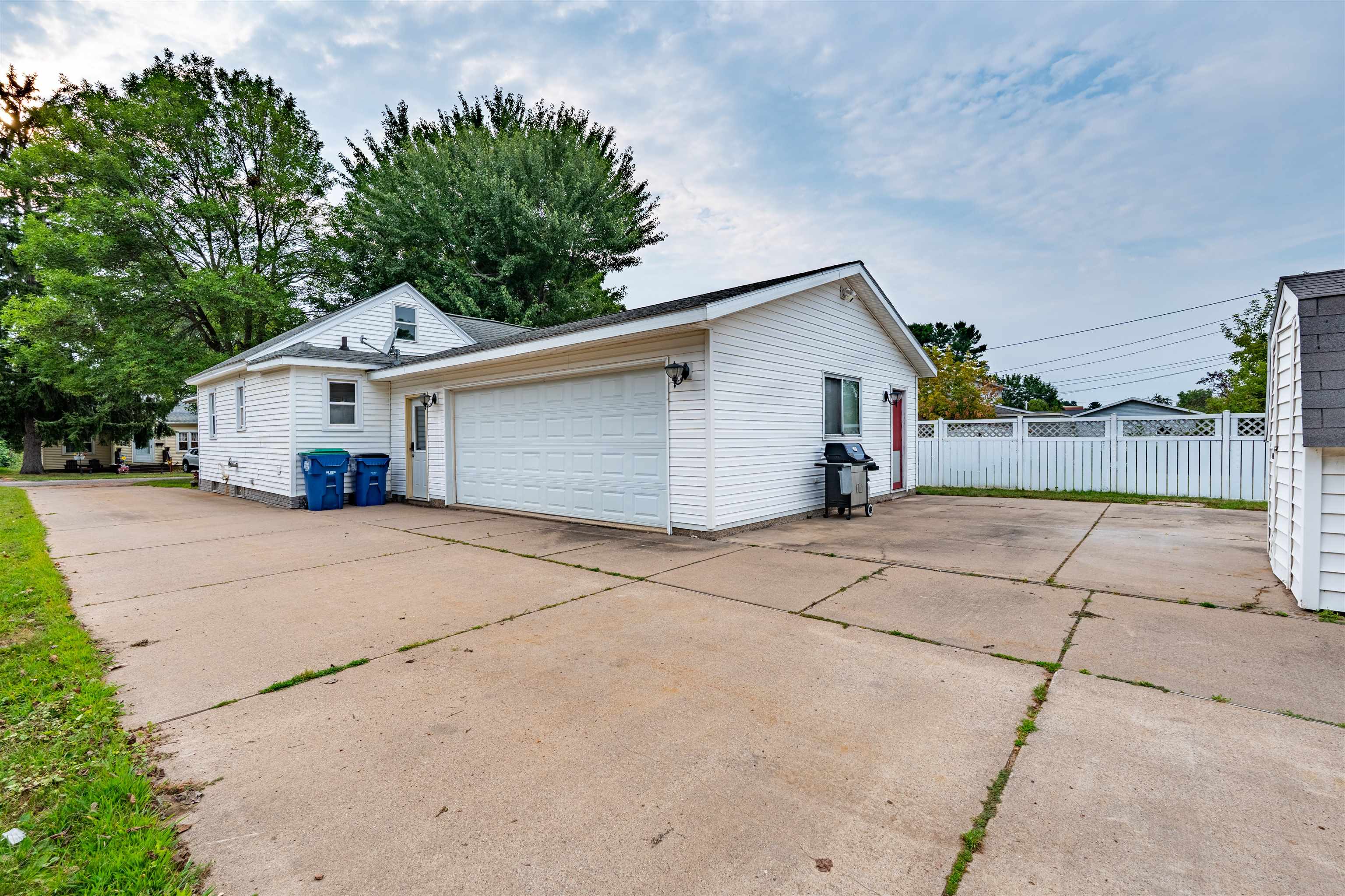 1119 S 13TH AVENUE, Wausau, Wisconsin 54401, 3 Bedrooms Bedrooms, ,2 BathroomsBathrooms,Residential,For Sale,1119 S 13TH AVENUE,22604792