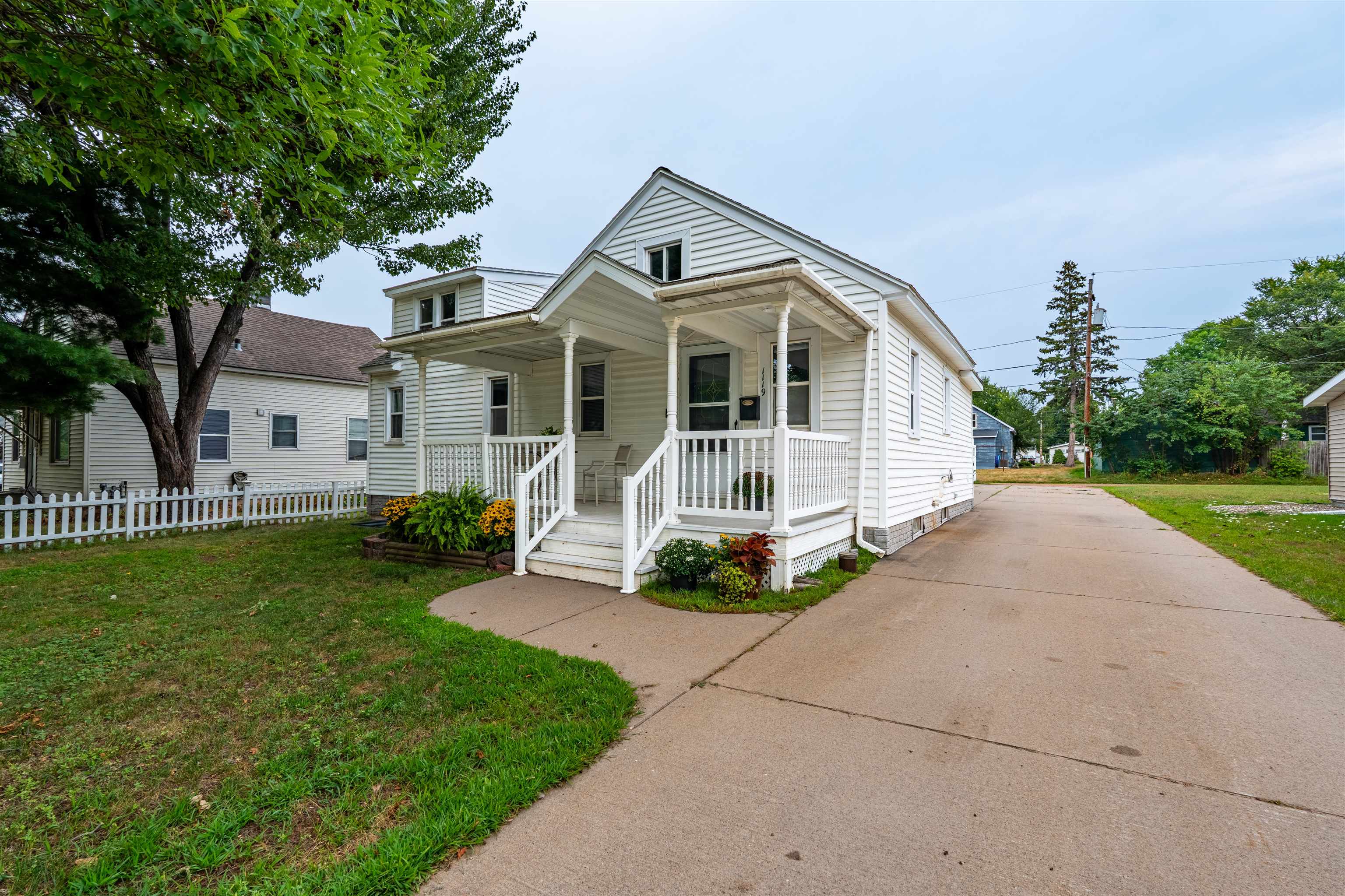 1119 S 13TH AVENUE, Wausau, Wisconsin 54401, 3 Bedrooms Bedrooms, ,2 BathroomsBathrooms,Residential,For Sale,1119 S 13TH AVENUE,22604792