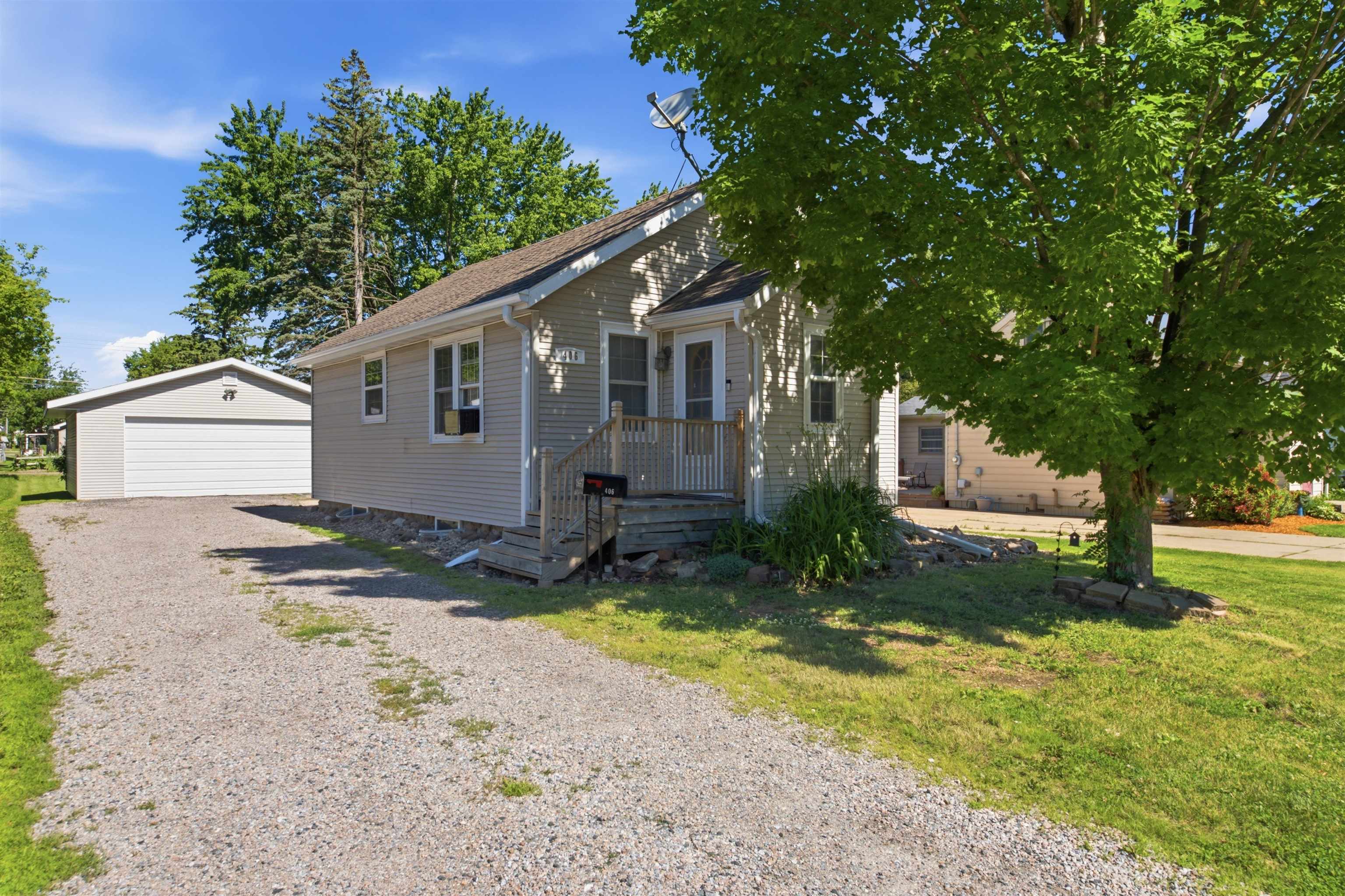 406 N ASH AVENUE, Marshfield, Wisconsin 54449, 2 Bedrooms Bedrooms, ,1 BathroomBathrooms,Residential,For Sale,406 N ASH AVENUE,22604852