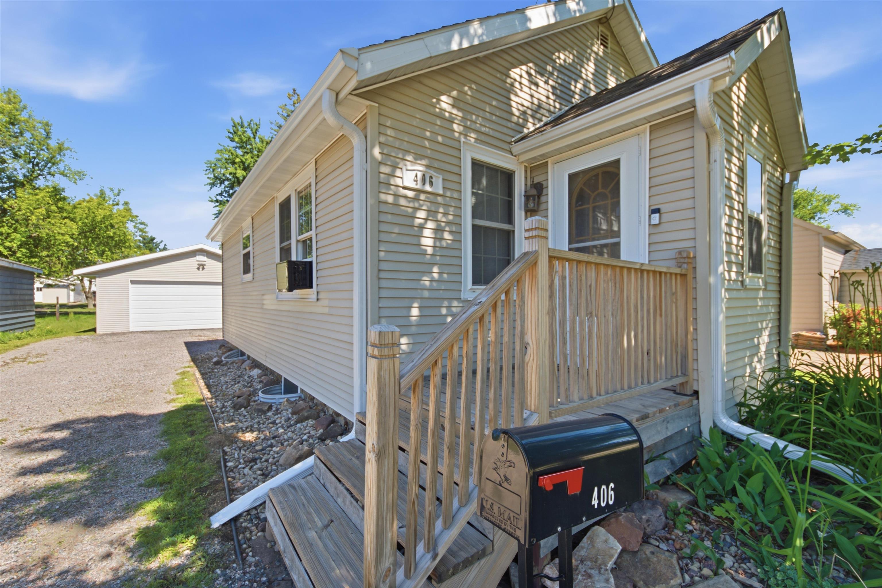 406 N ASH AVENUE, Marshfield, Wisconsin 54449, 2 Bedrooms Bedrooms, ,1 BathroomBathrooms,Residential,For Sale,406 N ASH AVENUE,22604852