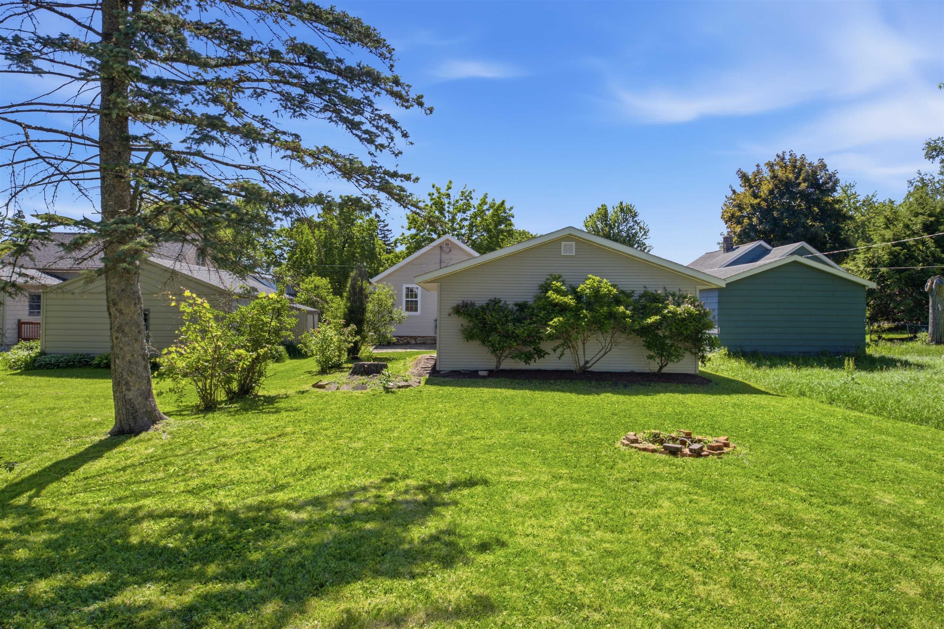 406 N ASH AVENUE, Marshfield, Wisconsin 54449, 2 Bedrooms Bedrooms, ,1 BathroomBathrooms,Residential,For Sale,406 N ASH AVENUE,22604852