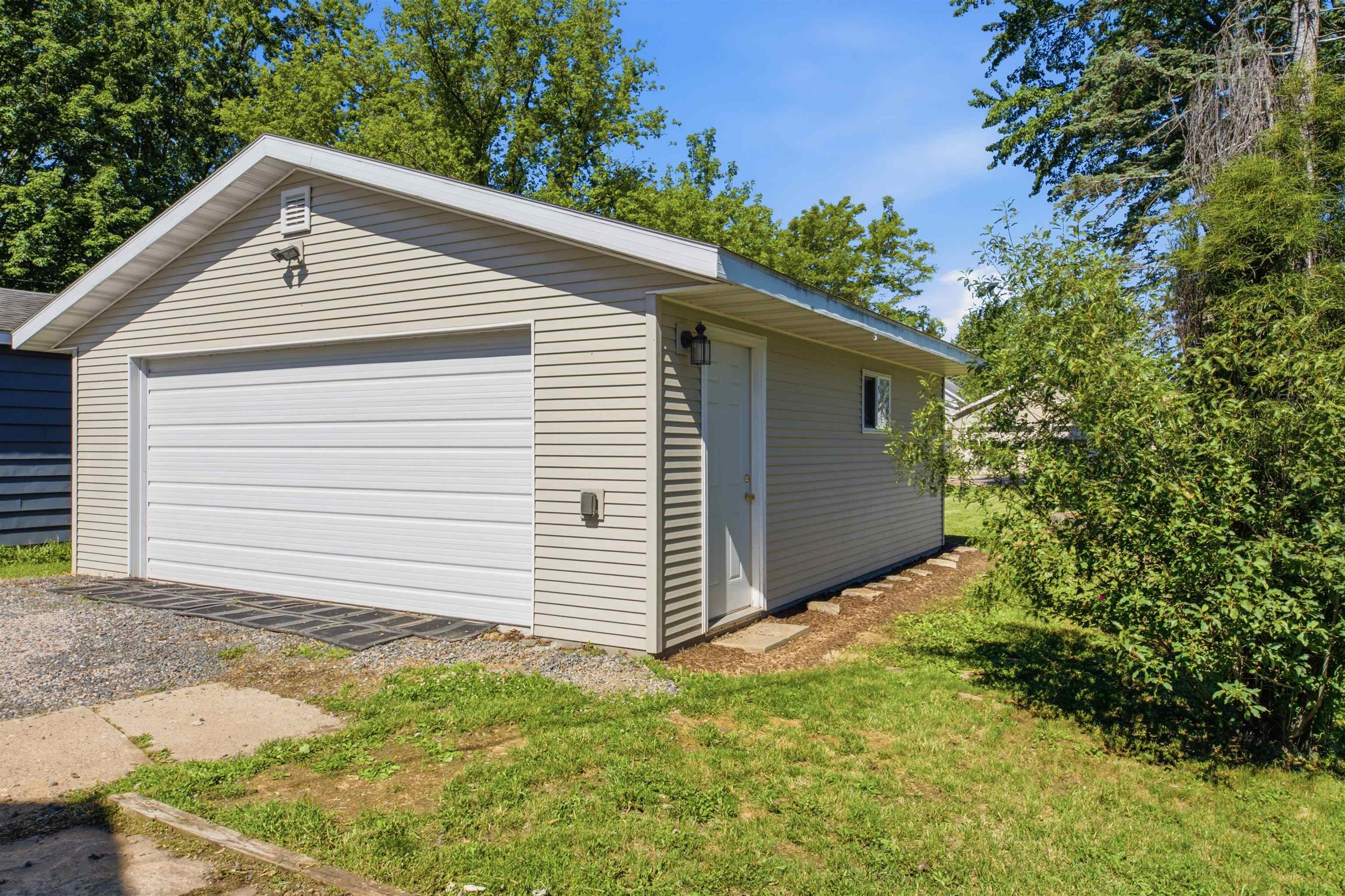 406 N ASH AVENUE, Marshfield, Wisconsin 54449, 2 Bedrooms Bedrooms, ,1 BathroomBathrooms,Residential,For Sale,406 N ASH AVENUE,22604852