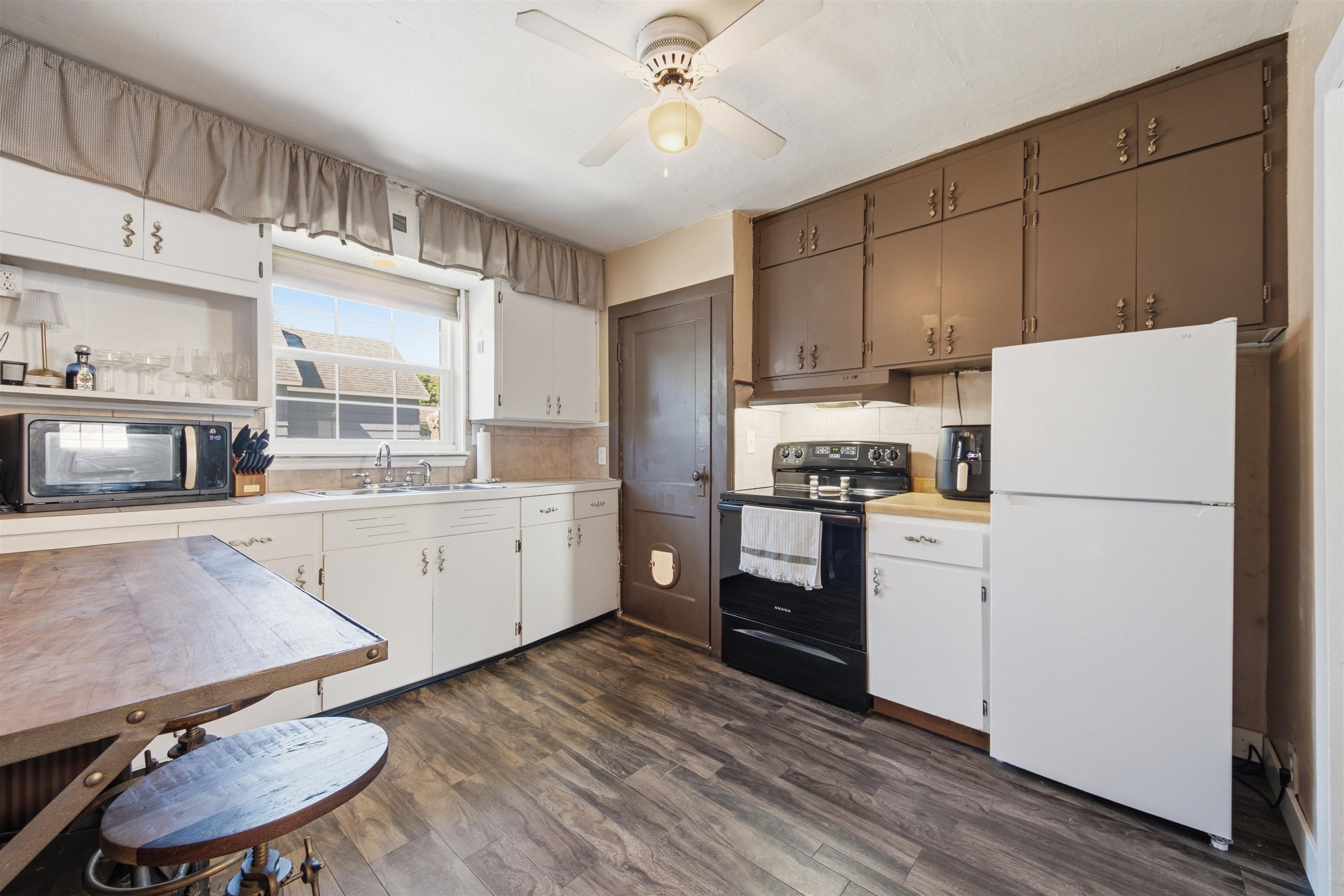 406 N ASH AVENUE, Marshfield, Wisconsin 54449, 2 Bedrooms Bedrooms, ,1 BathroomBathrooms,Residential,For Sale,406 N ASH AVENUE,22604852