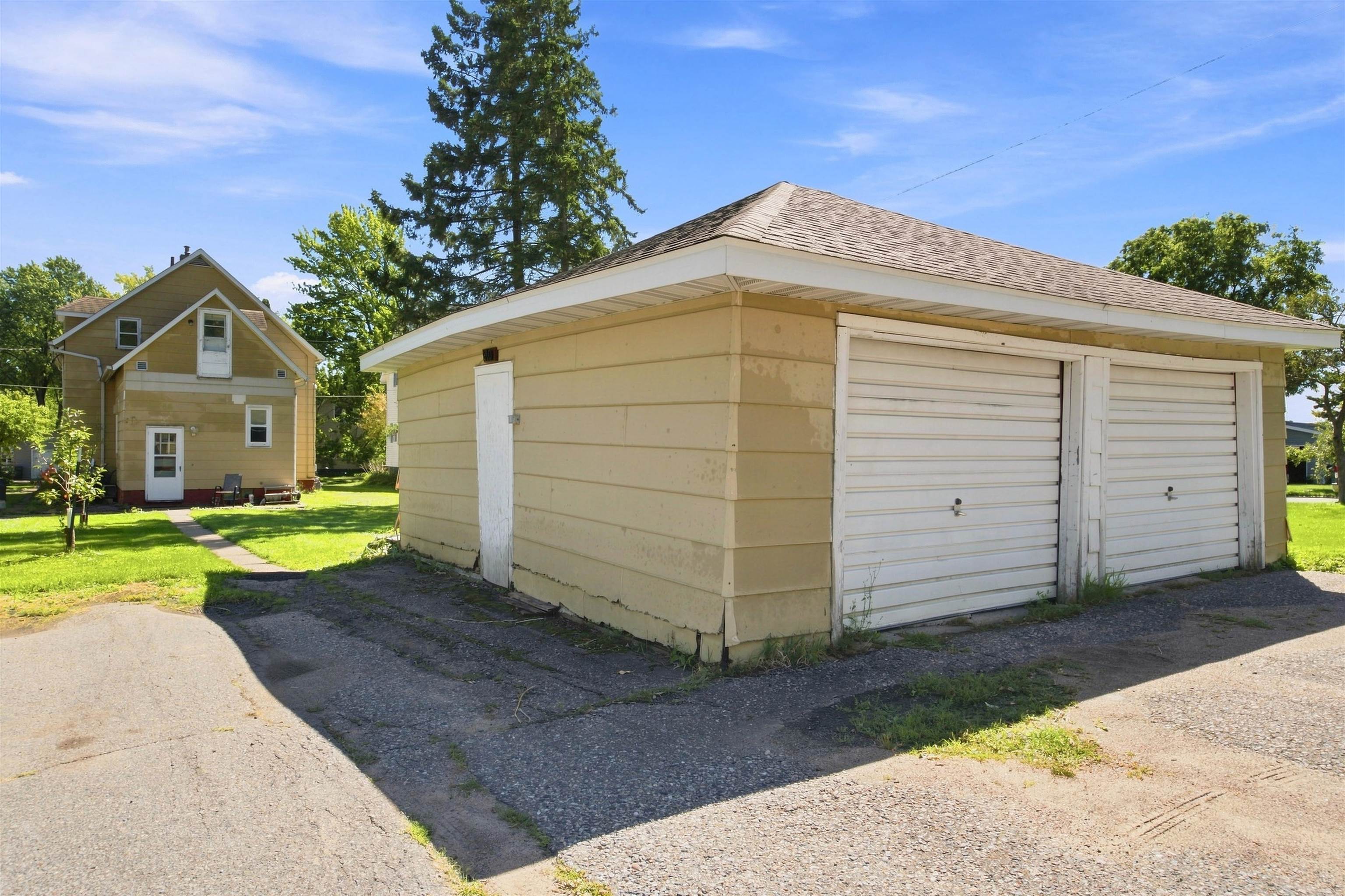 810 S PEACH STREET, Marshfield, Wisconsin 54449, 2 Bedrooms Bedrooms, ,2 BathroomsBathrooms,Residential,For Sale,810 S PEACH STREET,22604942