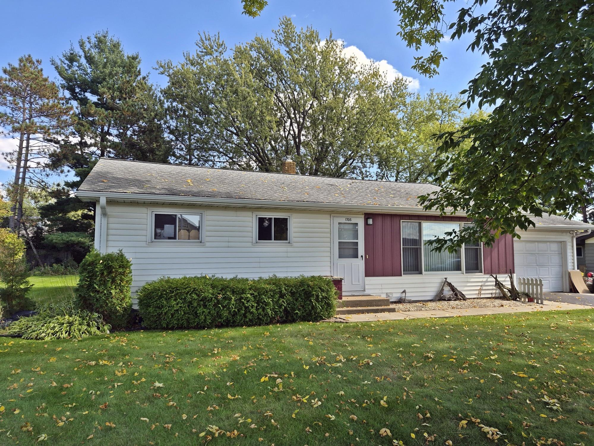 1705 N PEACH AVENUE, Marshfield, Wisconsin 54449, 2 Bedrooms Bedrooms, ,2 BathroomsBathrooms,Residential,For Sale,1705 N PEACH AVENUE,22604966