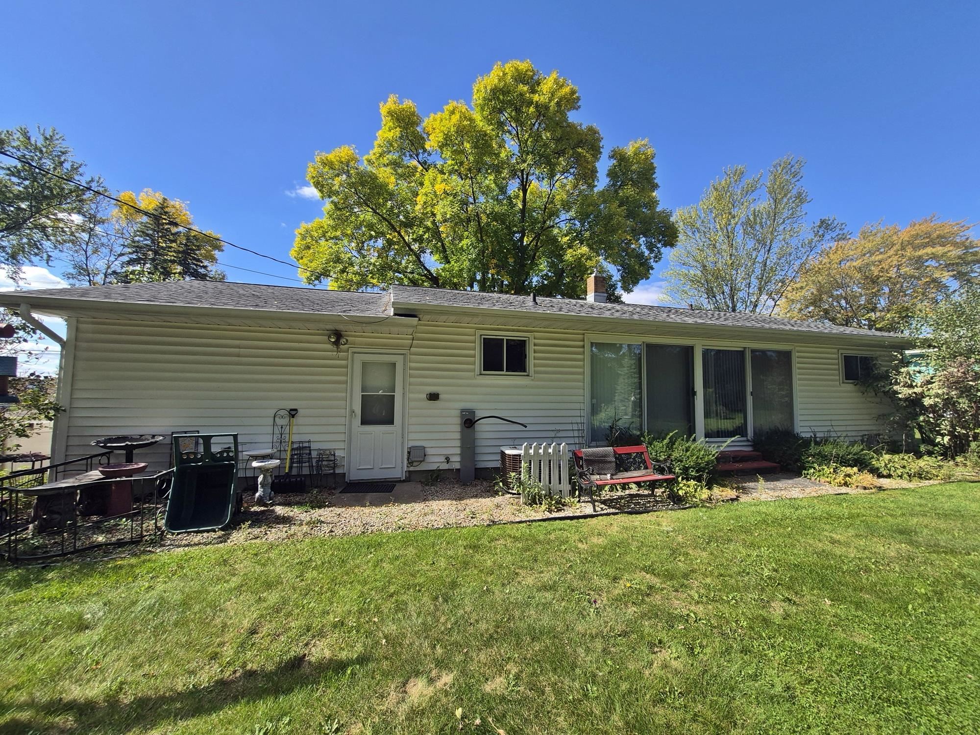 1705 N PEACH AVENUE, Marshfield, Wisconsin 54449, 2 Bedrooms Bedrooms, ,2 BathroomsBathrooms,Residential,For Sale,1705 N PEACH AVENUE,22604966