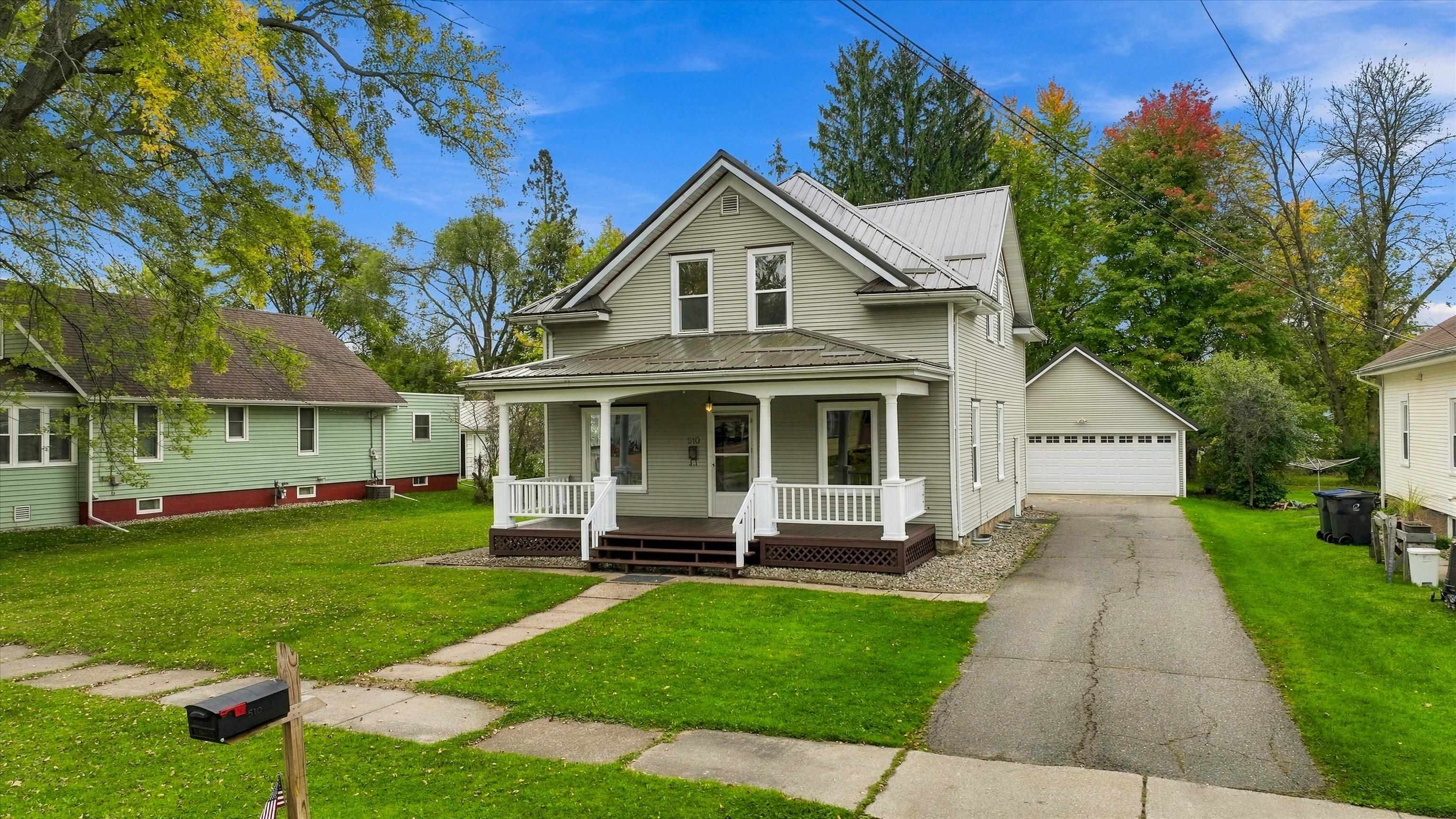 510 W BLODGETT STREET, Marshfield, Wisconsin 54449, 3 Bedrooms Bedrooms, ,2 BathroomsBathrooms,Residential,For Sale,510 W BLODGETT STREET,22604998
