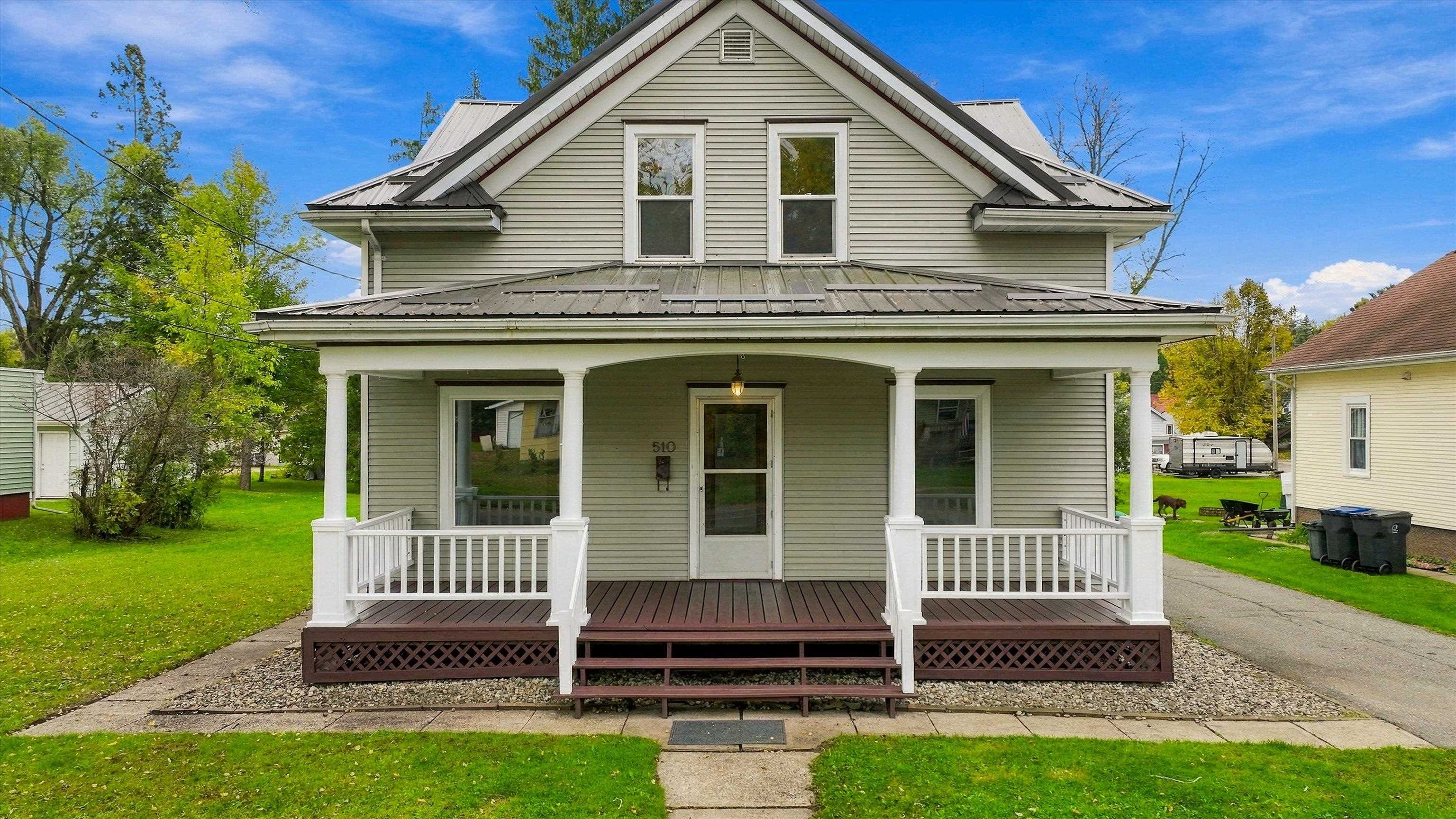 510 W BLODGETT STREET, Marshfield, Wisconsin 54449, 3 Bedrooms Bedrooms, ,2 BathroomsBathrooms,Residential,For Sale,510 W BLODGETT STREET,22604998