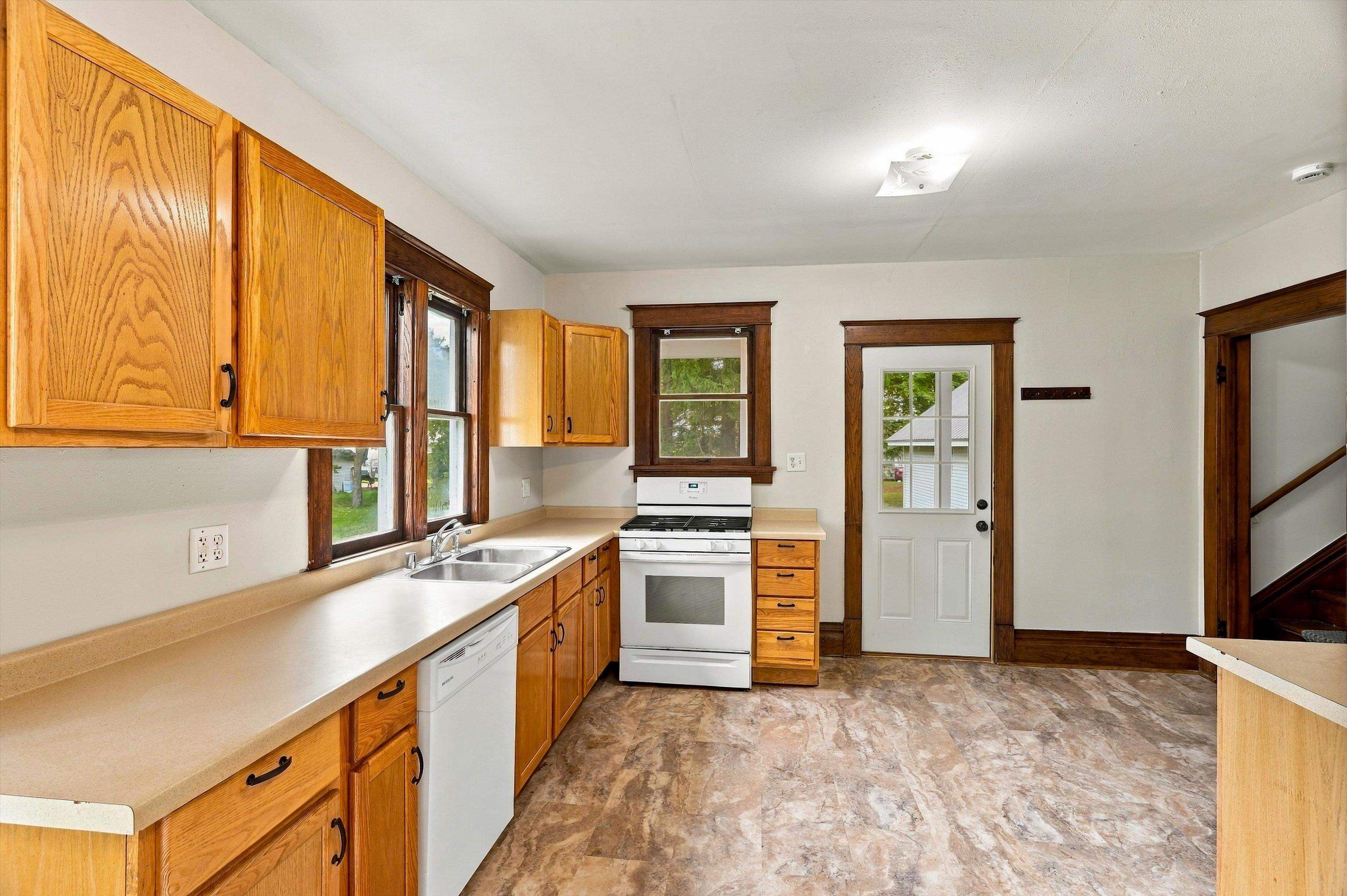 510 W BLODGETT STREET, Marshfield, Wisconsin 54449, 3 Bedrooms Bedrooms, ,2 BathroomsBathrooms,Residential,For Sale,510 W BLODGETT STREET,22604998