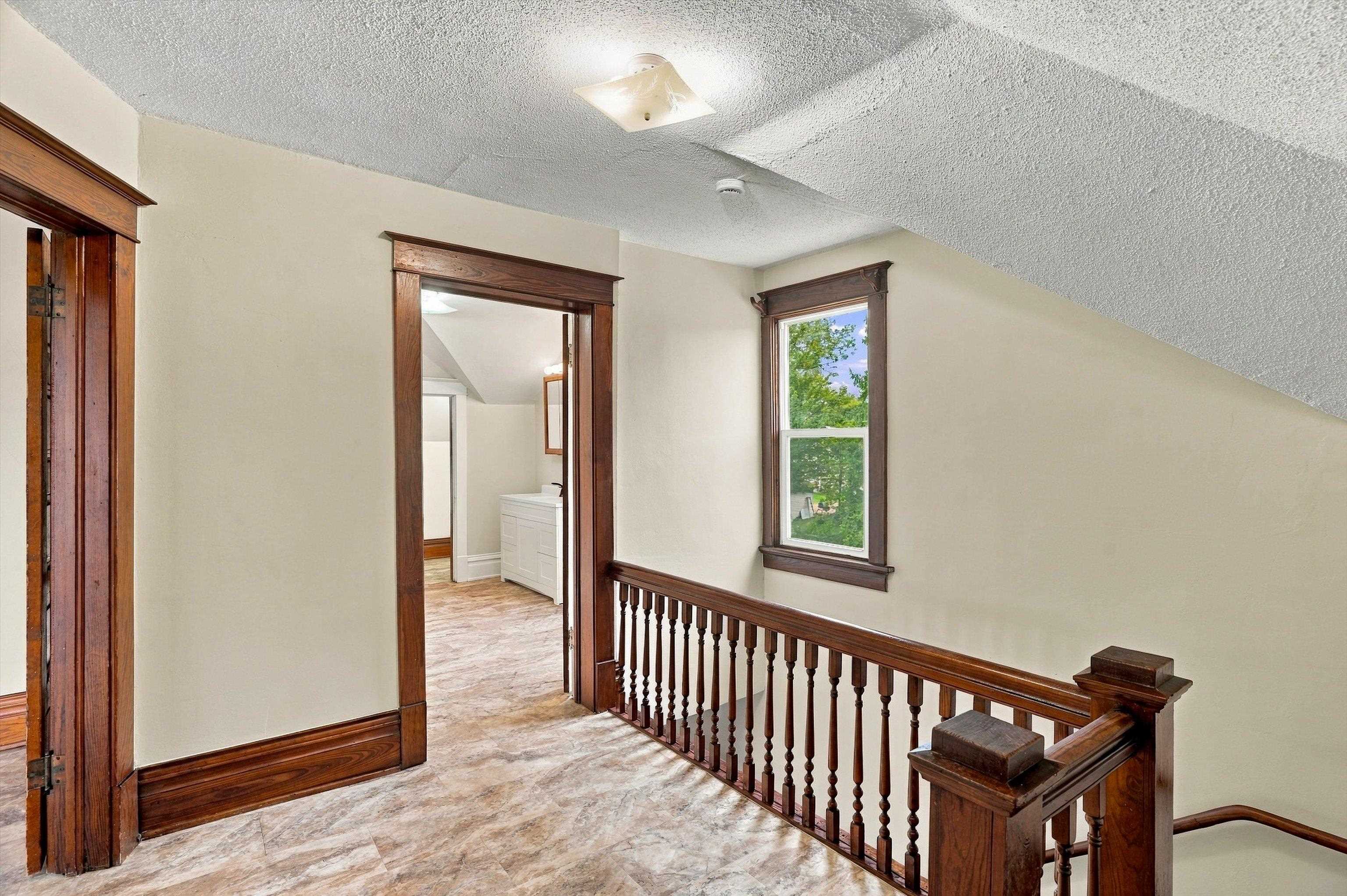 510 W BLODGETT STREET, Marshfield, Wisconsin 54449, 3 Bedrooms Bedrooms, ,2 BathroomsBathrooms,Residential,For Sale,510 W BLODGETT STREET,22604998